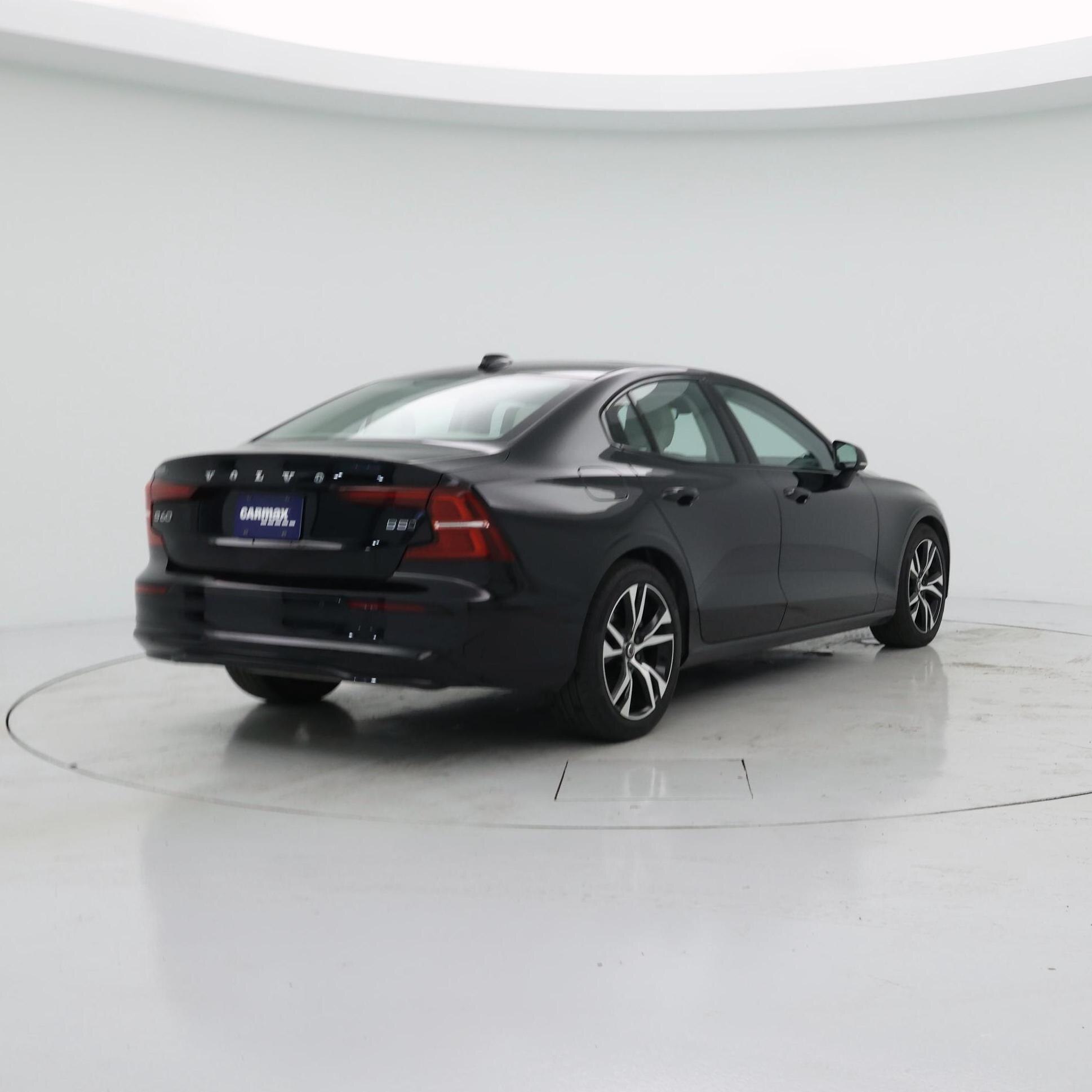 Thumbnail: 2025 Volvo S60 - 8