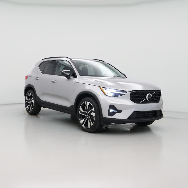 2023 Volvo XC40 B5 Plus Dark Theme