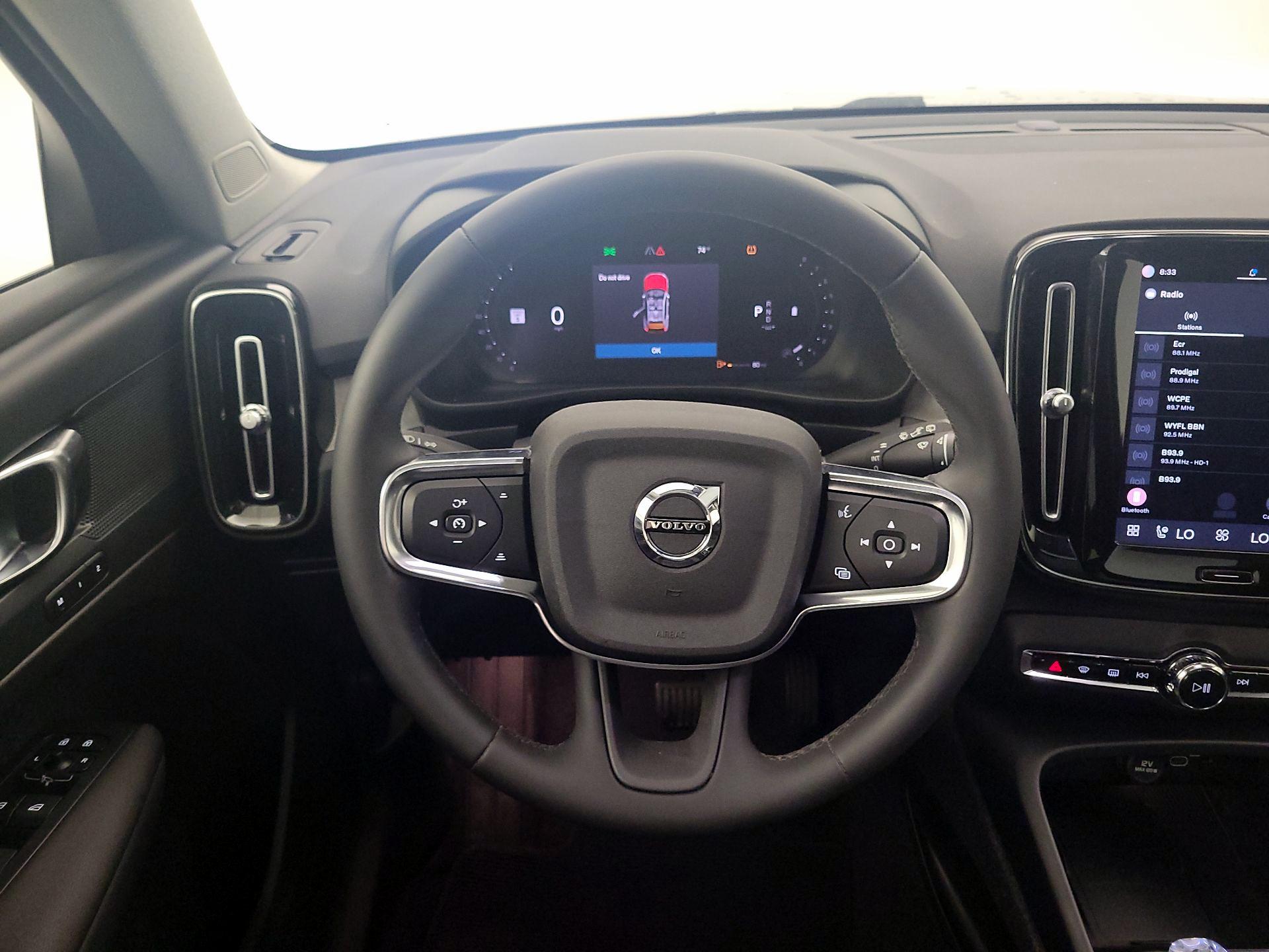 Thumbnail: 2023 Volvo XC40 - 10