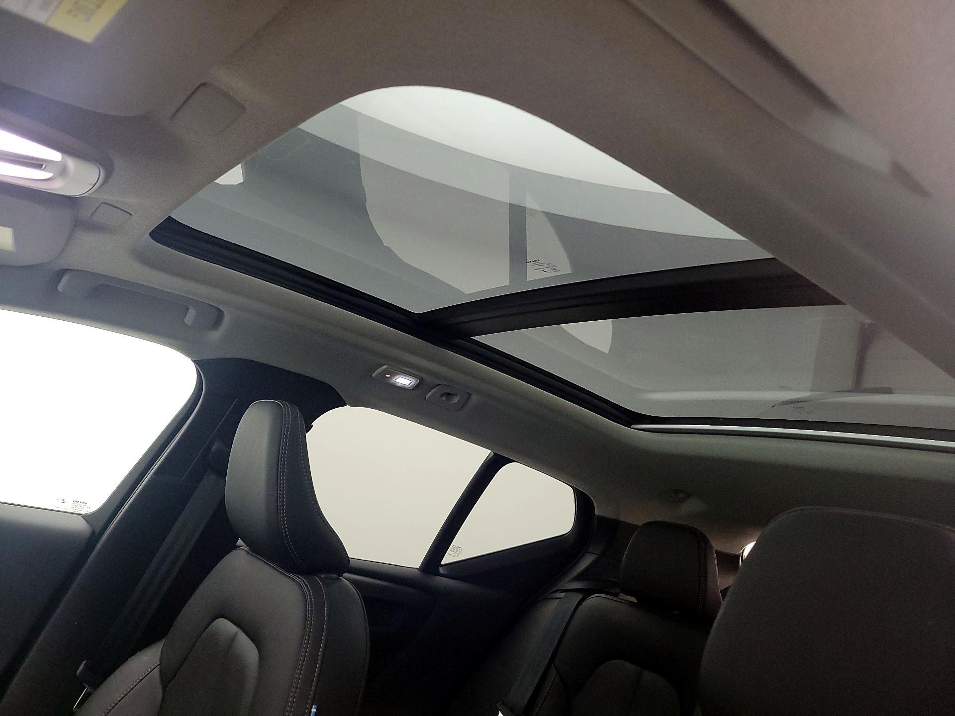 Thumbnail: 2023 Volvo XC40 - 17