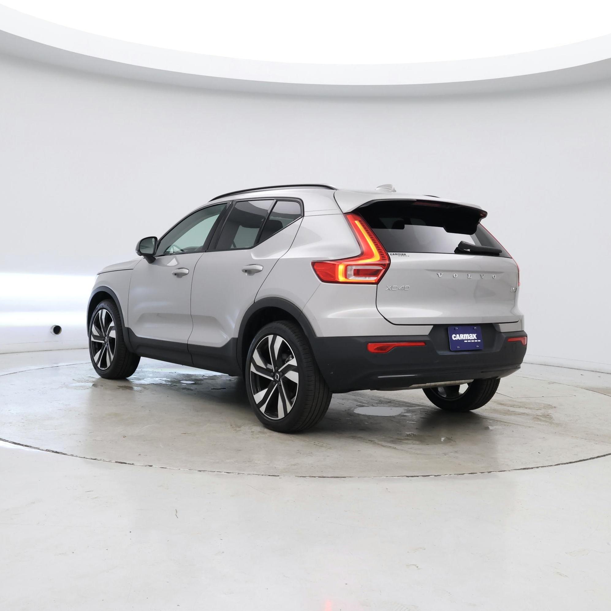 Thumbnail: 2023 Volvo XC40 - 2