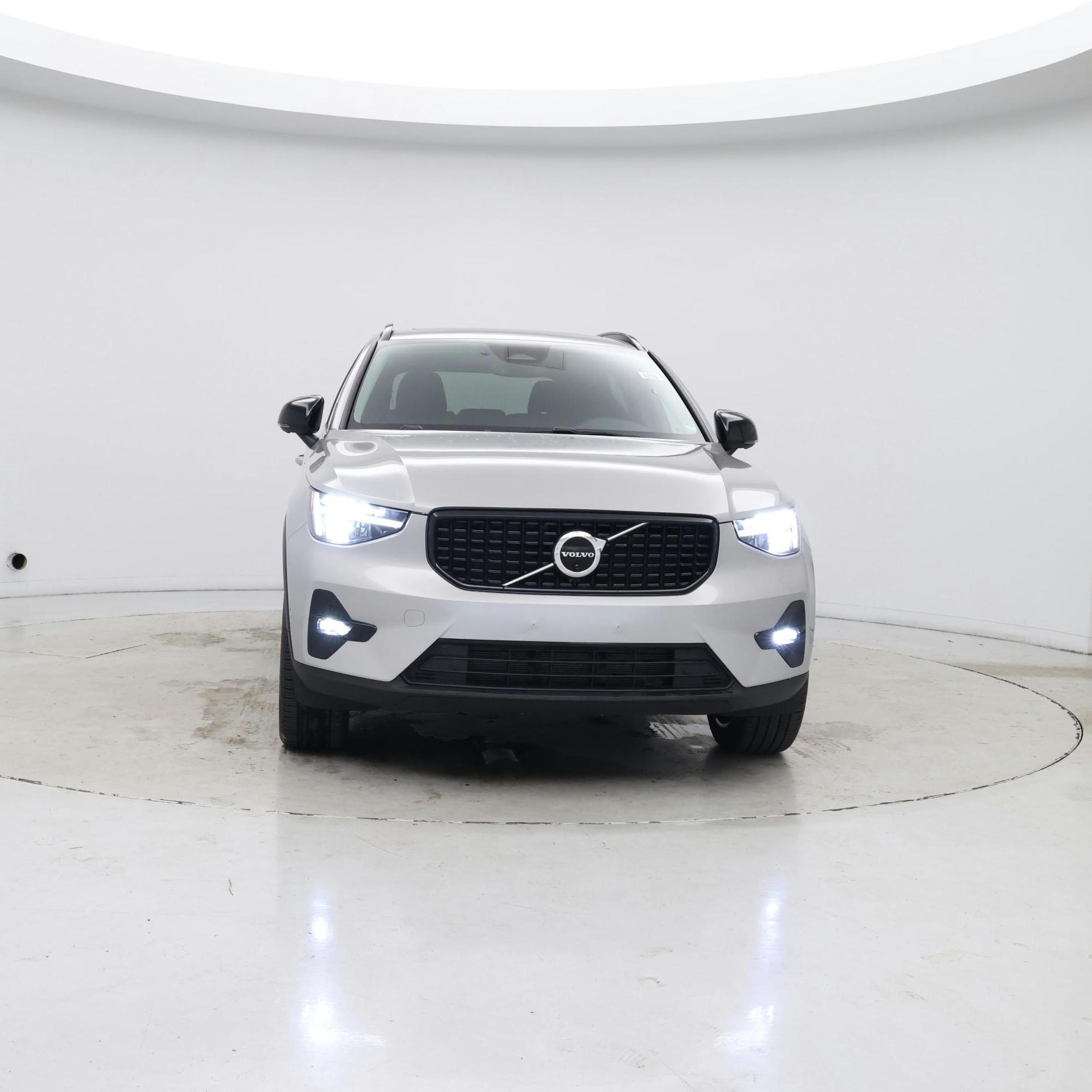 Thumbnail: 2023 Volvo XC40 - 5