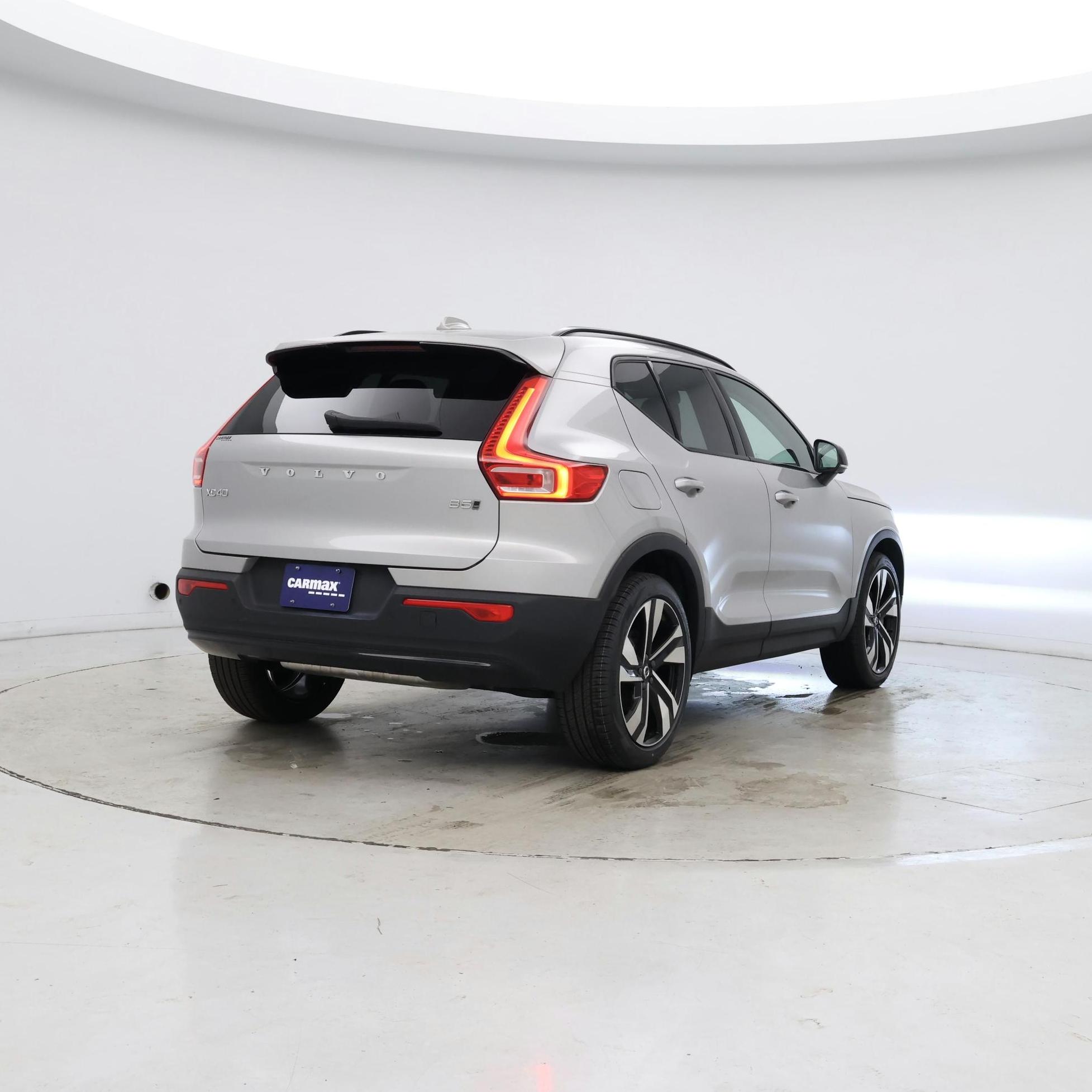 Thumbnail: 2023 Volvo XC40 - 8