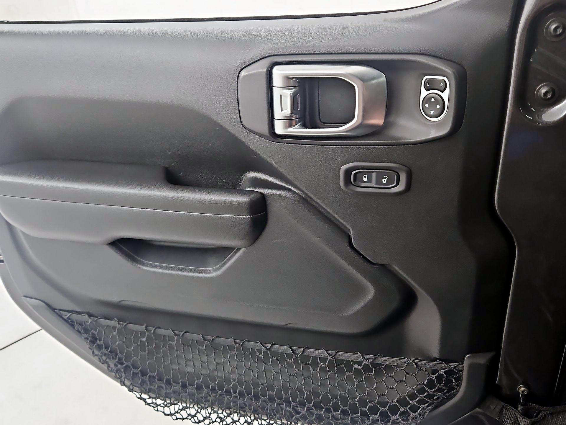 Thumbnail: 2018 Jeep Wrangler - 12