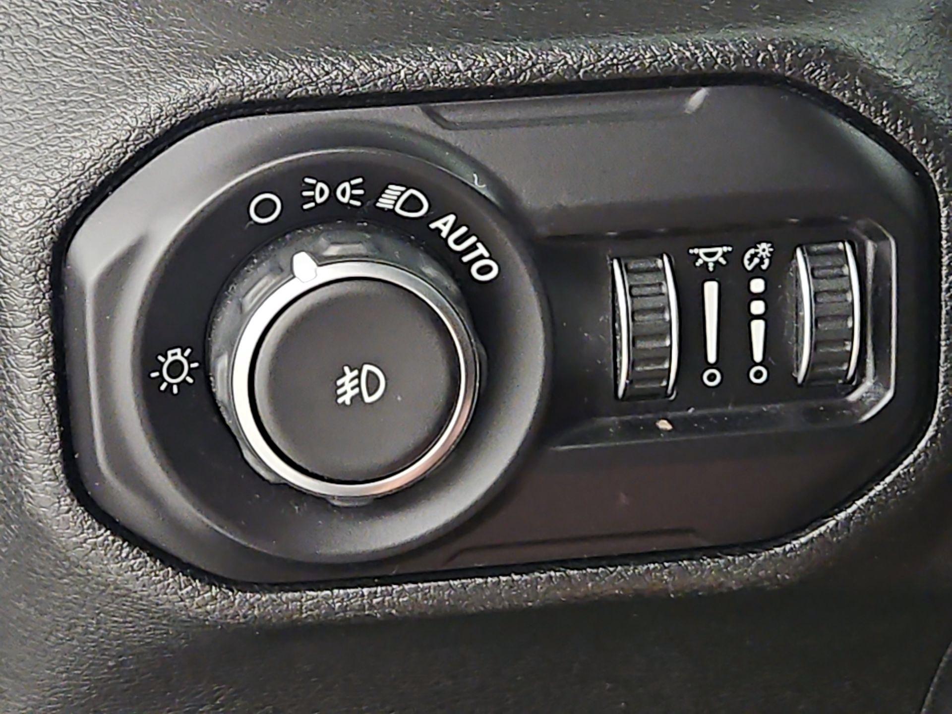 Thumbnail: 2018 Jeep Wrangler - 13