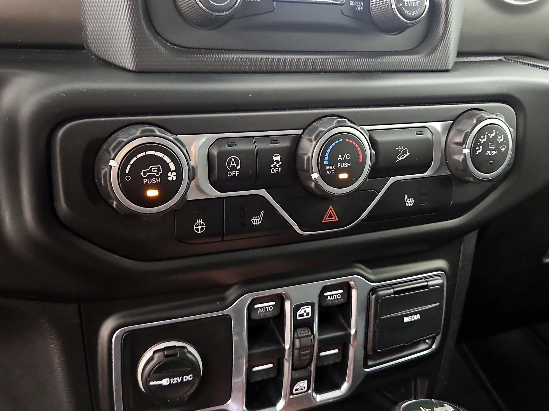 Thumbnail: 2018 Jeep Wrangler - 16
