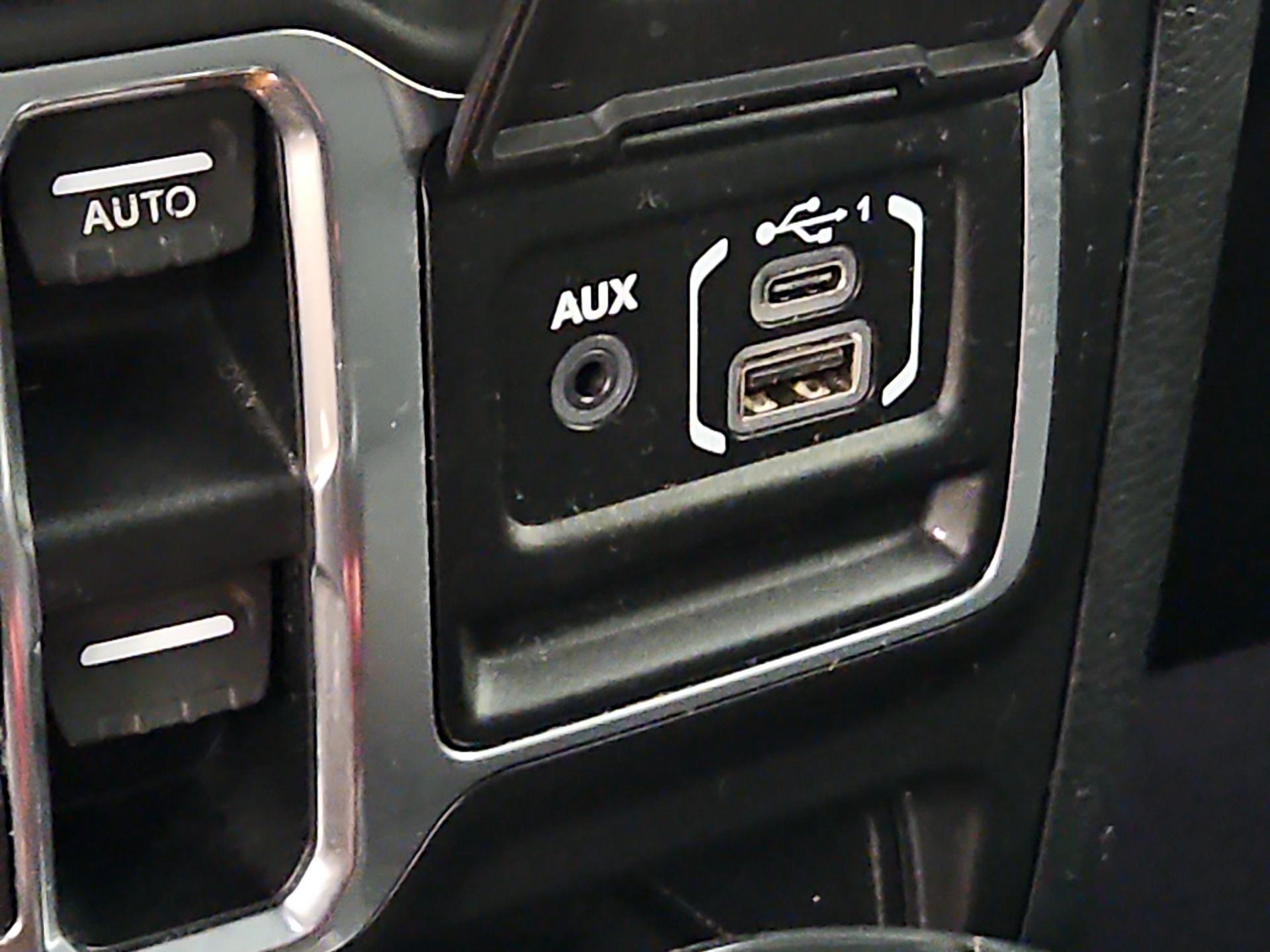 Thumbnail: 2018 Jeep Wrangler - 18