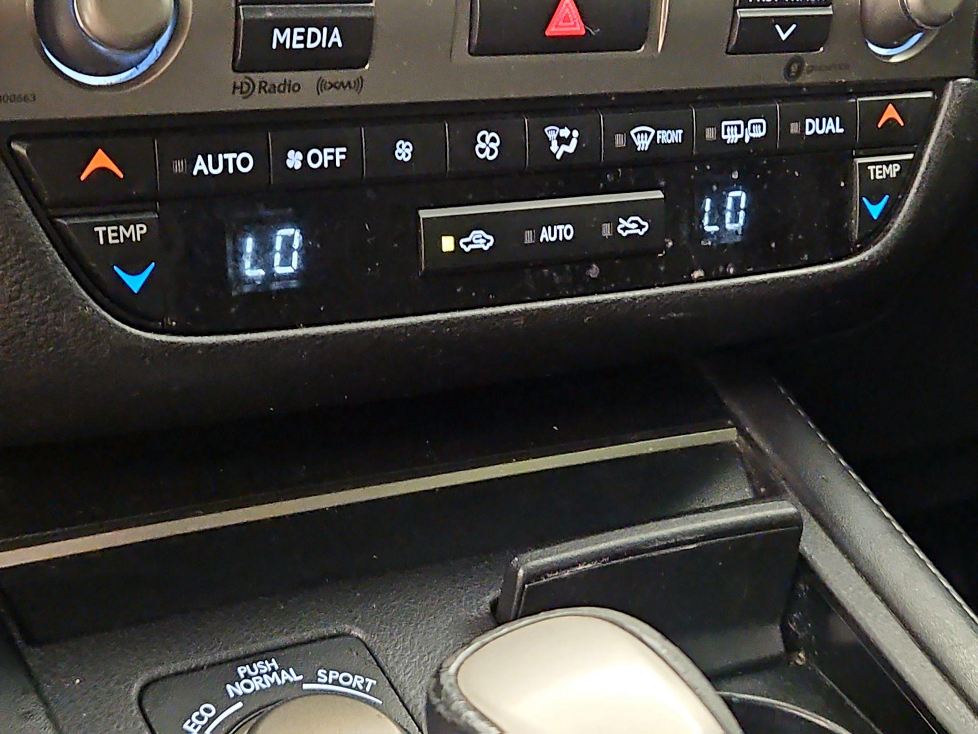 Thumbnail: 2017 Lexus ES - 16