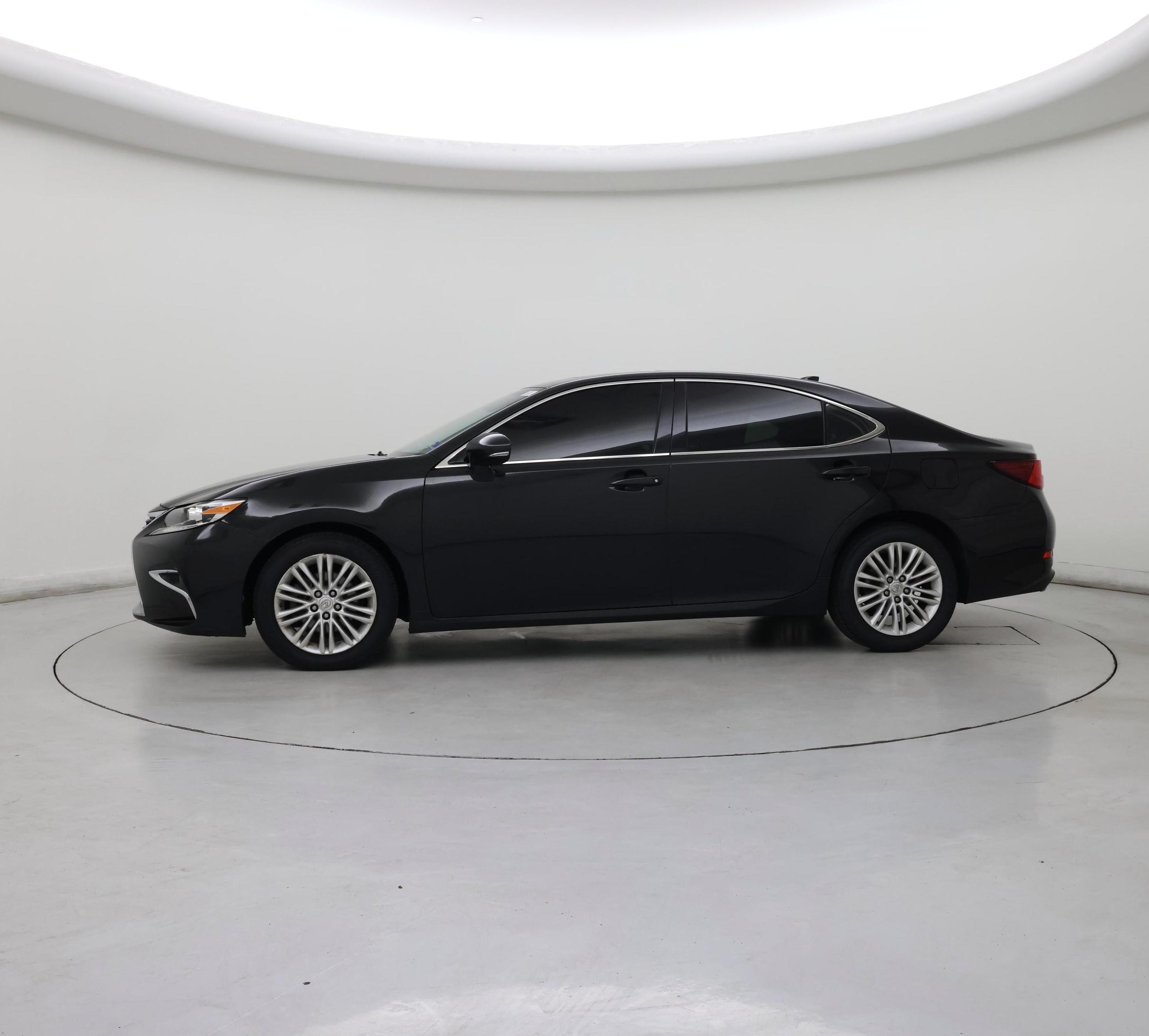 Thumbnail: 2017 Lexus ES - 3