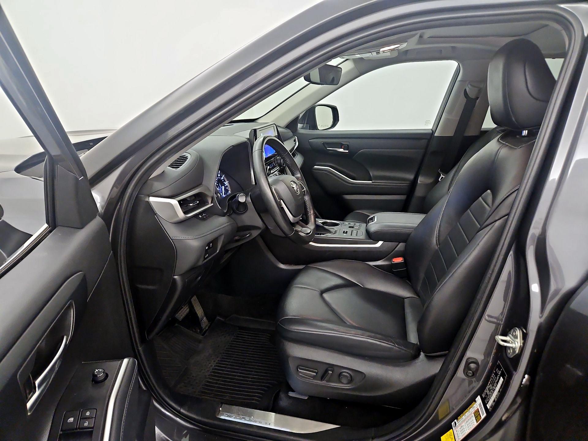 Thumbnail: 2023 Toyota Highlander - 11