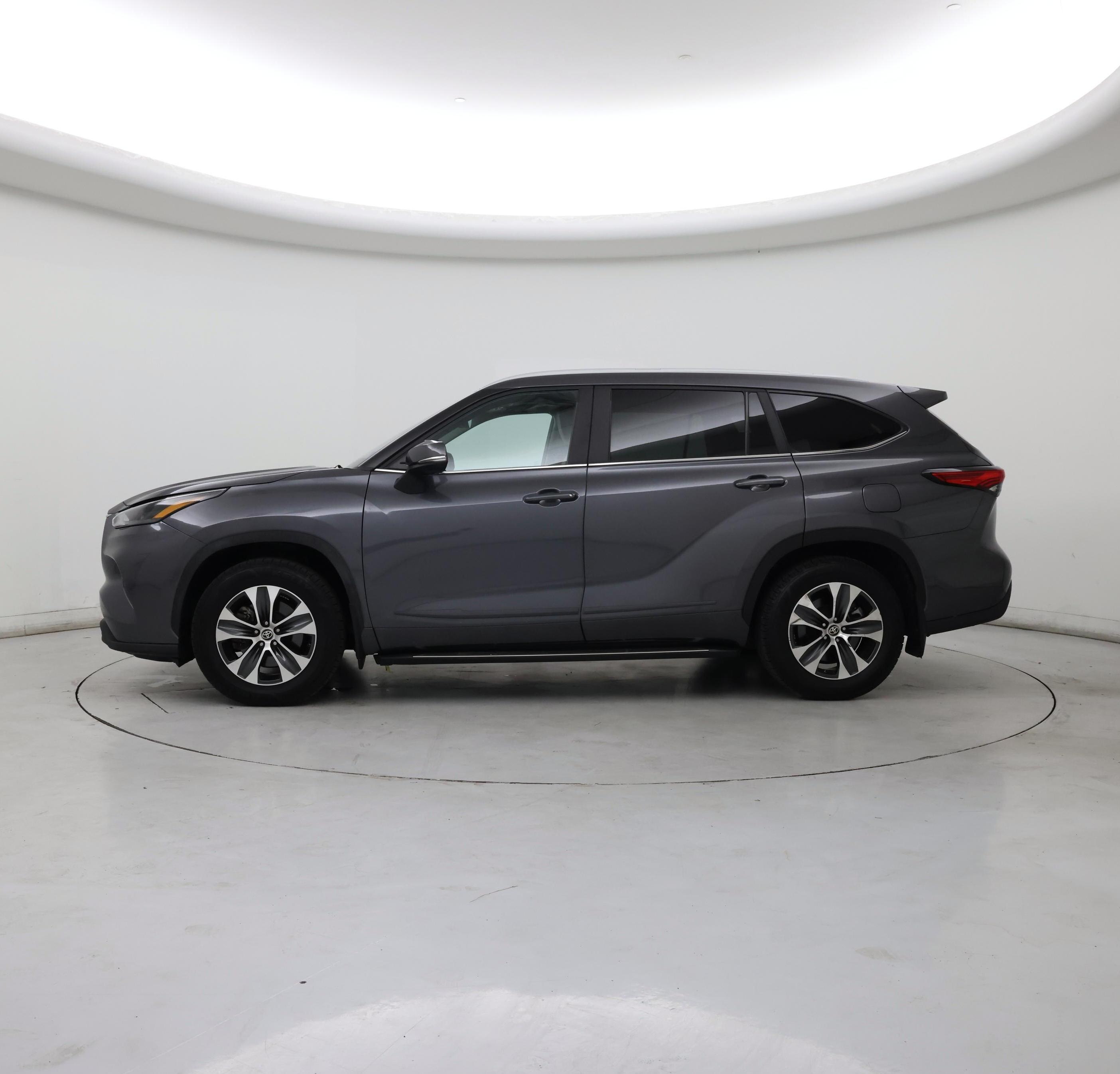 Thumbnail: 2023 Toyota Highlander - 3