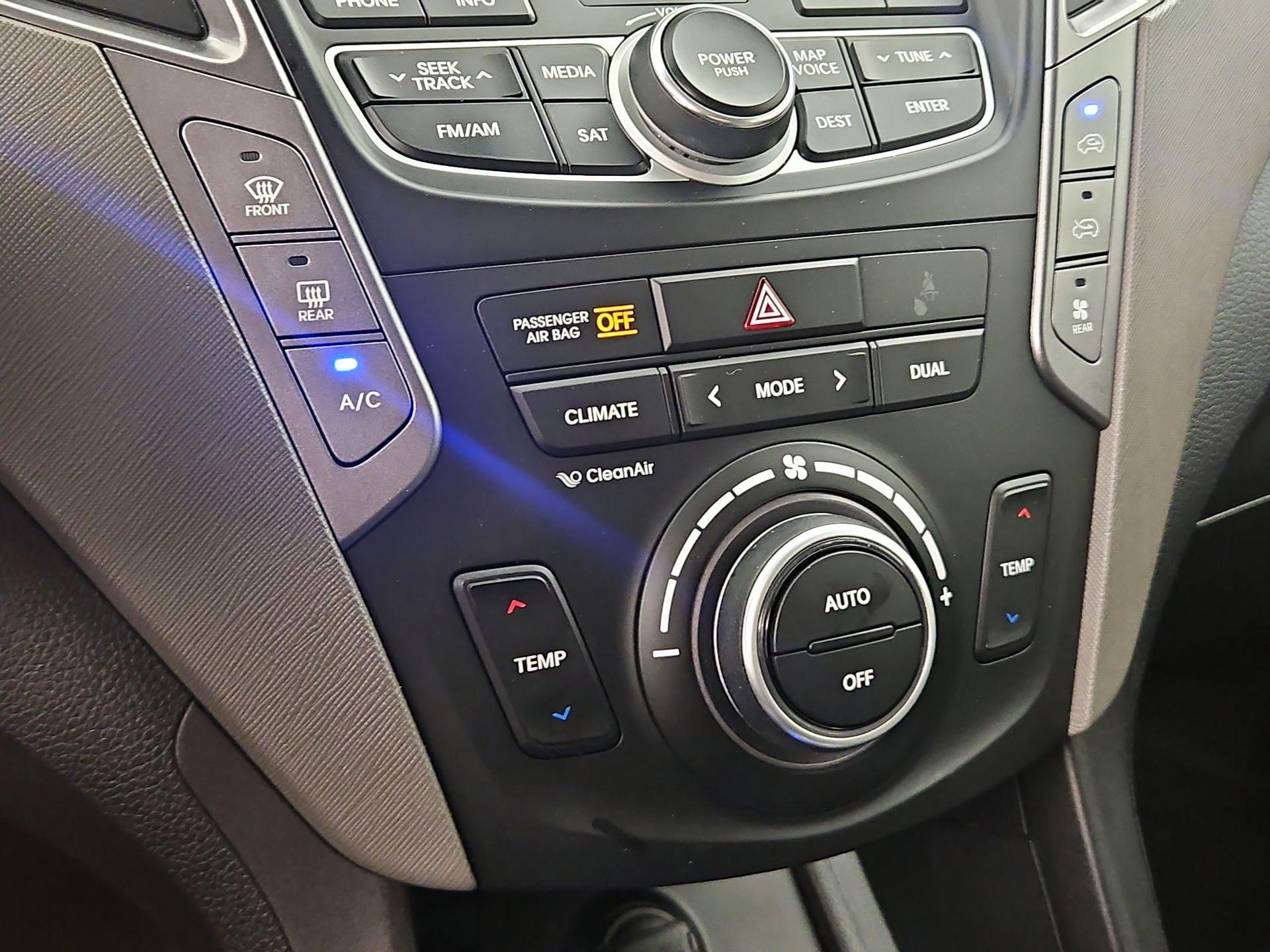 Thumbnail: 2014 Hyundai Santa Fe - 17