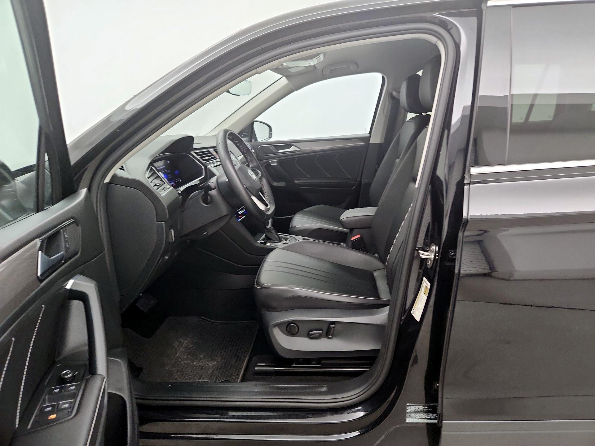Thumbnail: 2023 Volkswagen Tiguan - 11