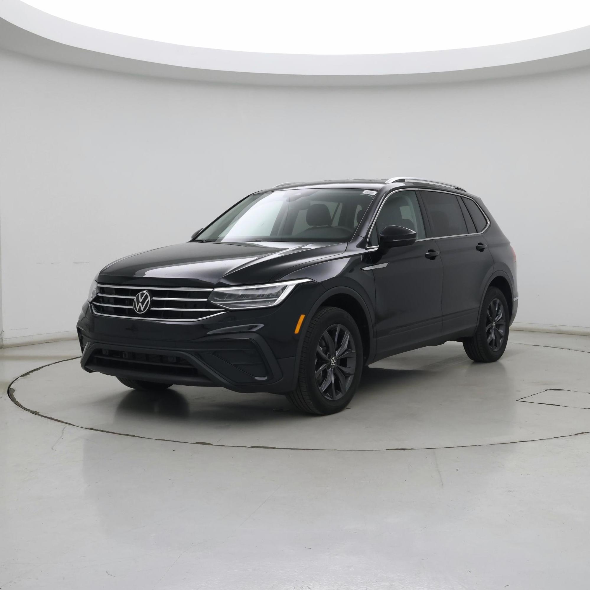 Thumbnail: 2023 Volkswagen Tiguan - 4