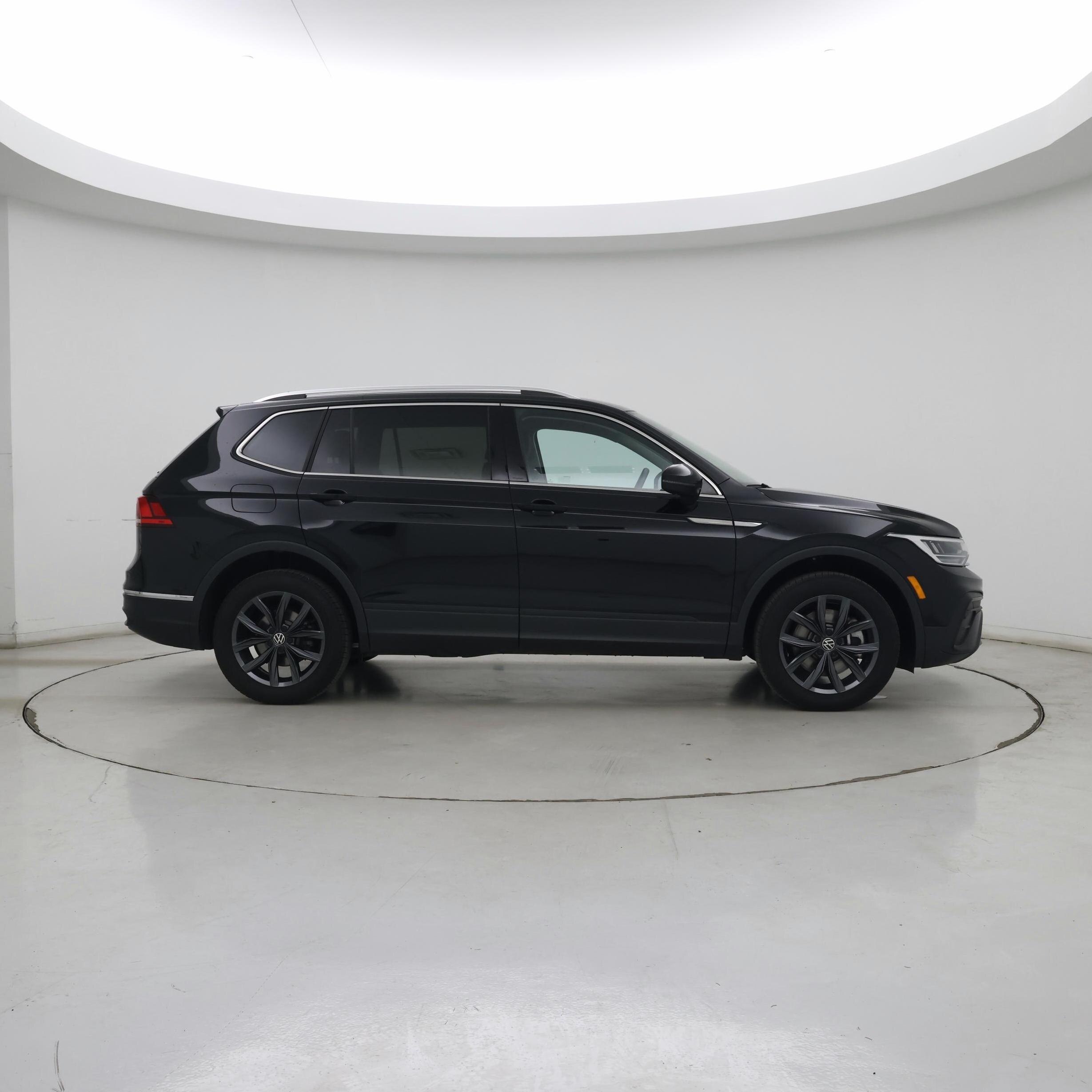 Thumbnail: 2023 Volkswagen Tiguan - 7