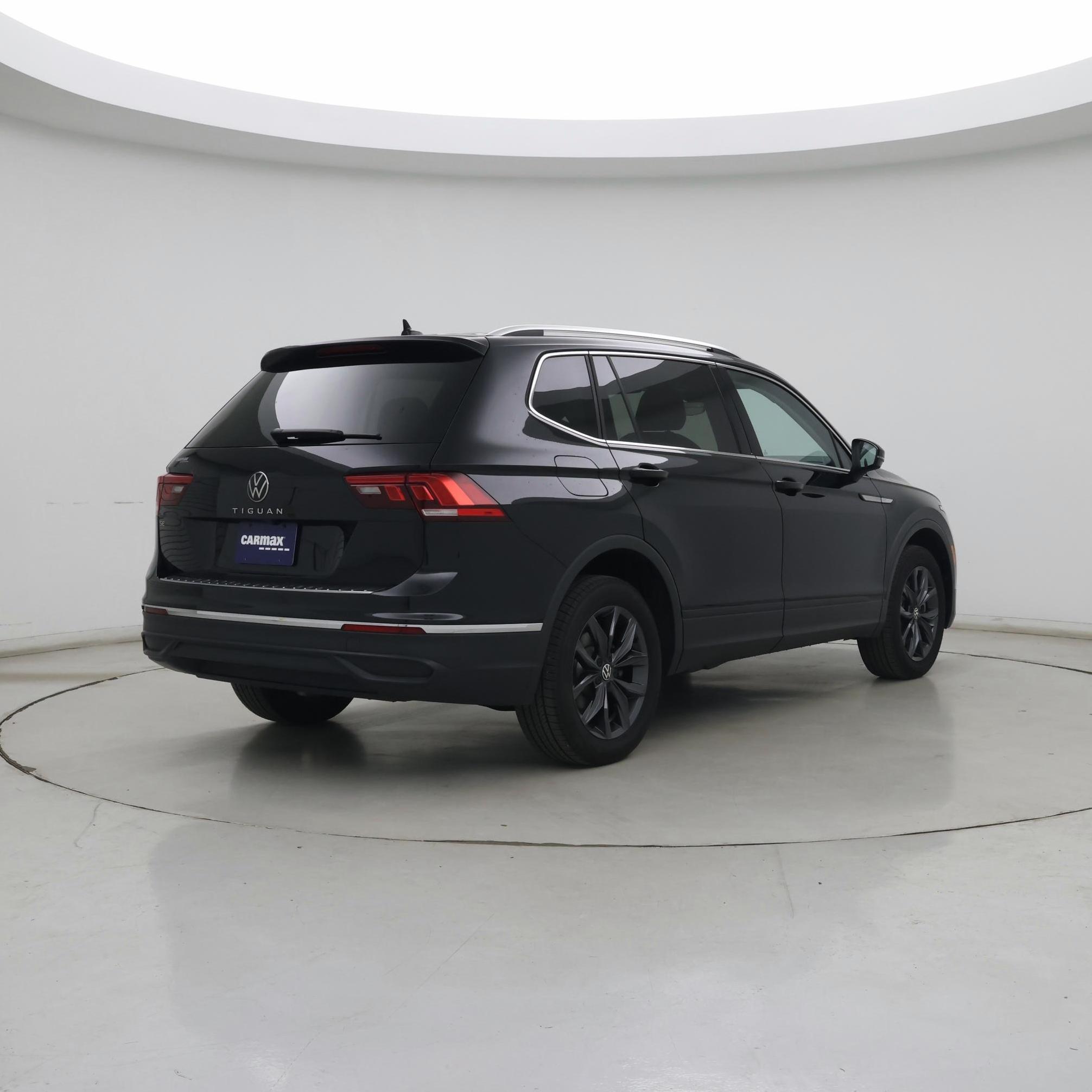 Thumbnail: 2023 Volkswagen Tiguan - 8