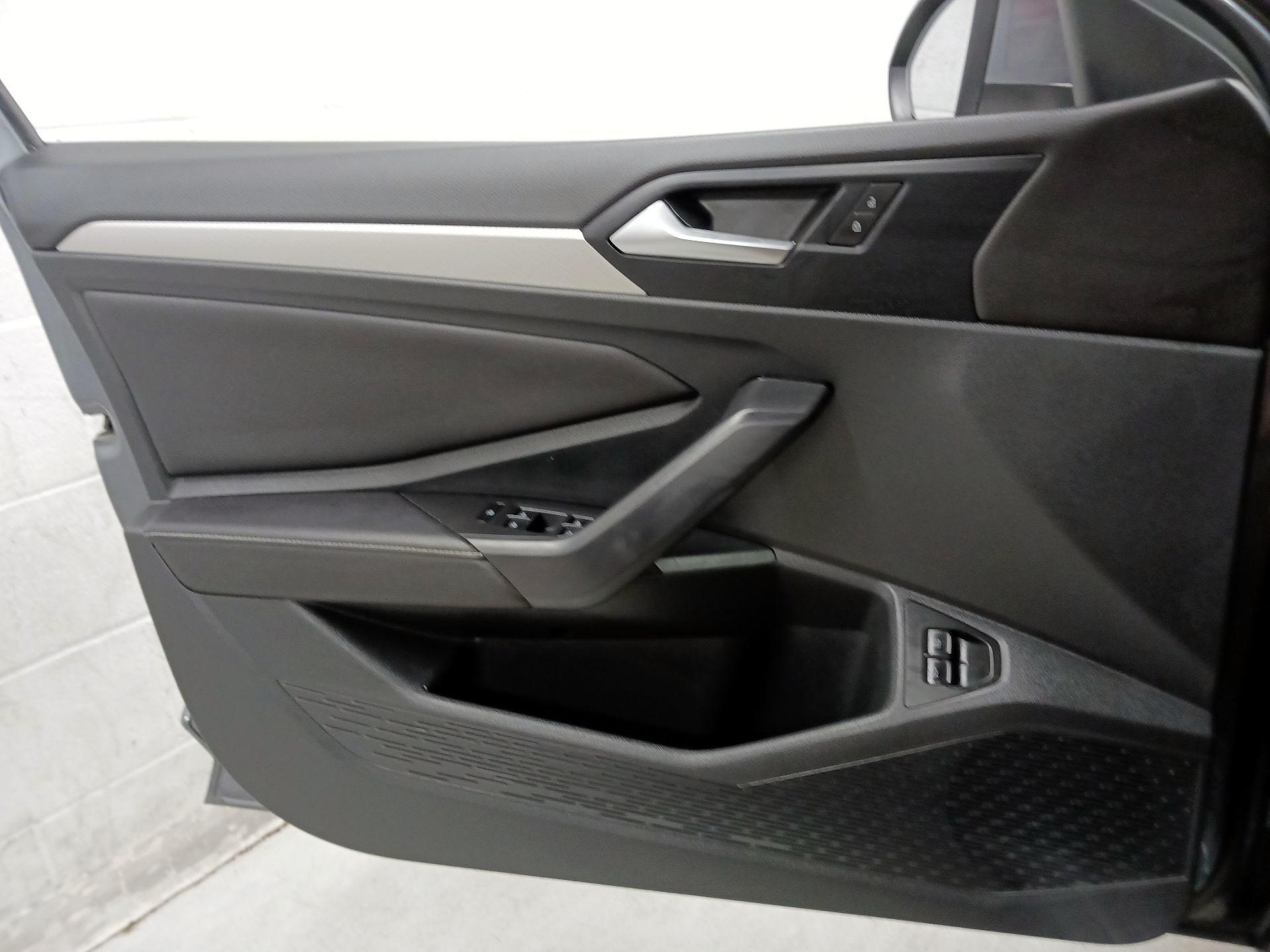 Thumbnail: 2023 Volkswagen Jetta - 12