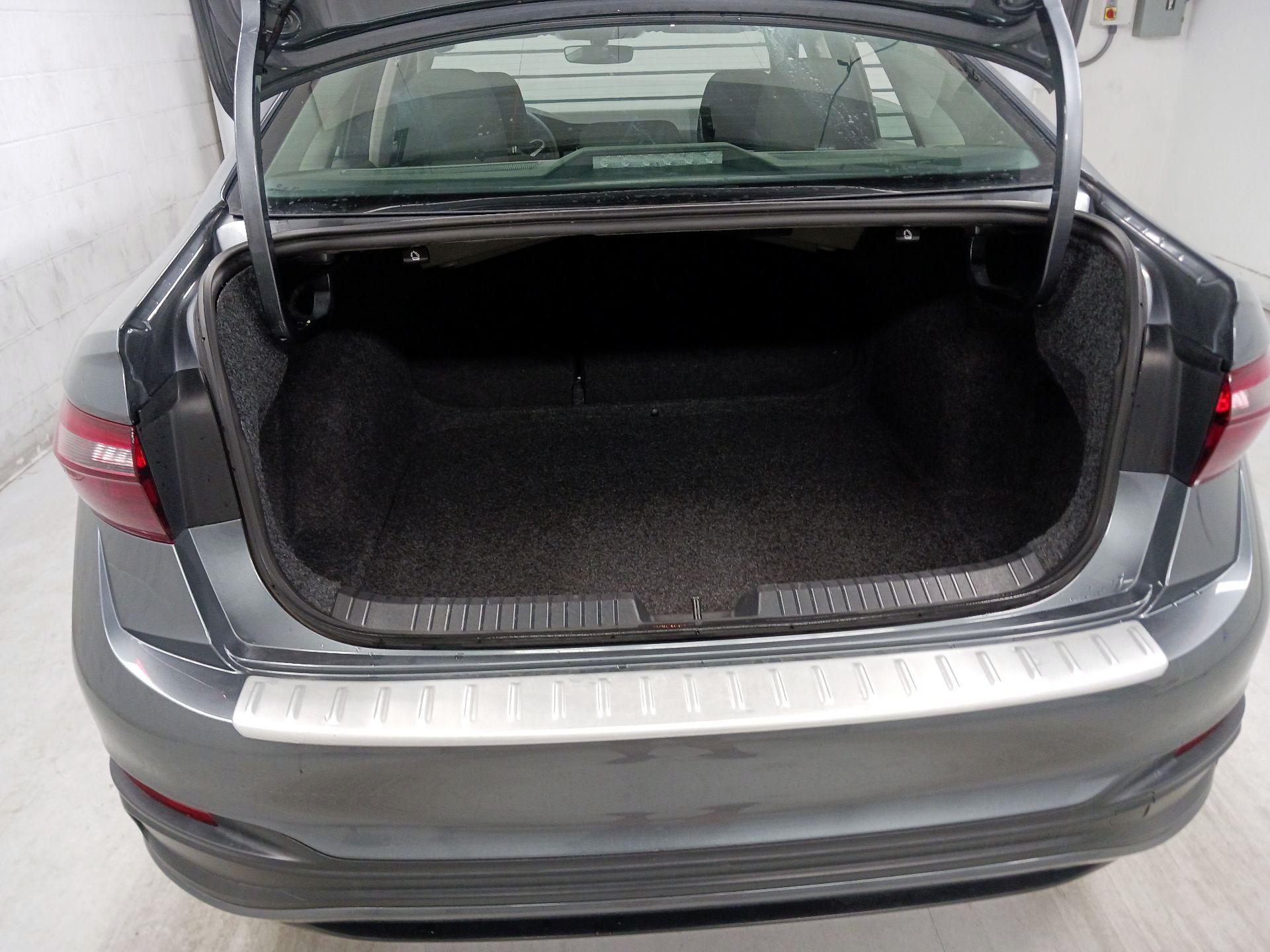 Thumbnail: 2023 Volkswagen Jetta - 17
