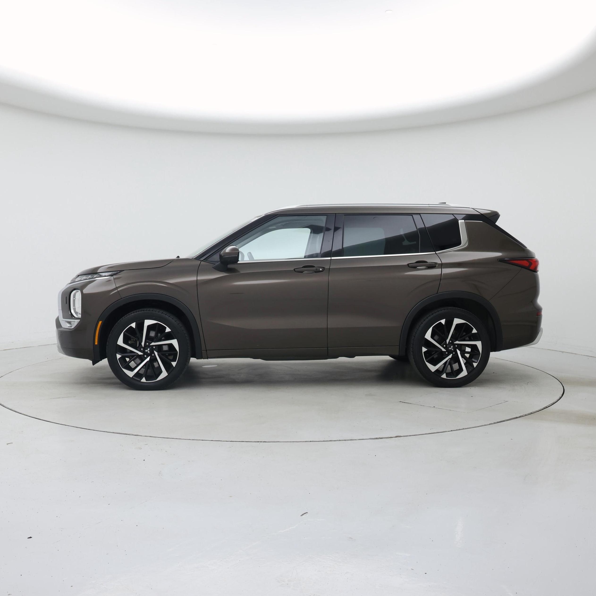 Thumbnail: 2022 Mitsubishi Outlander - 3