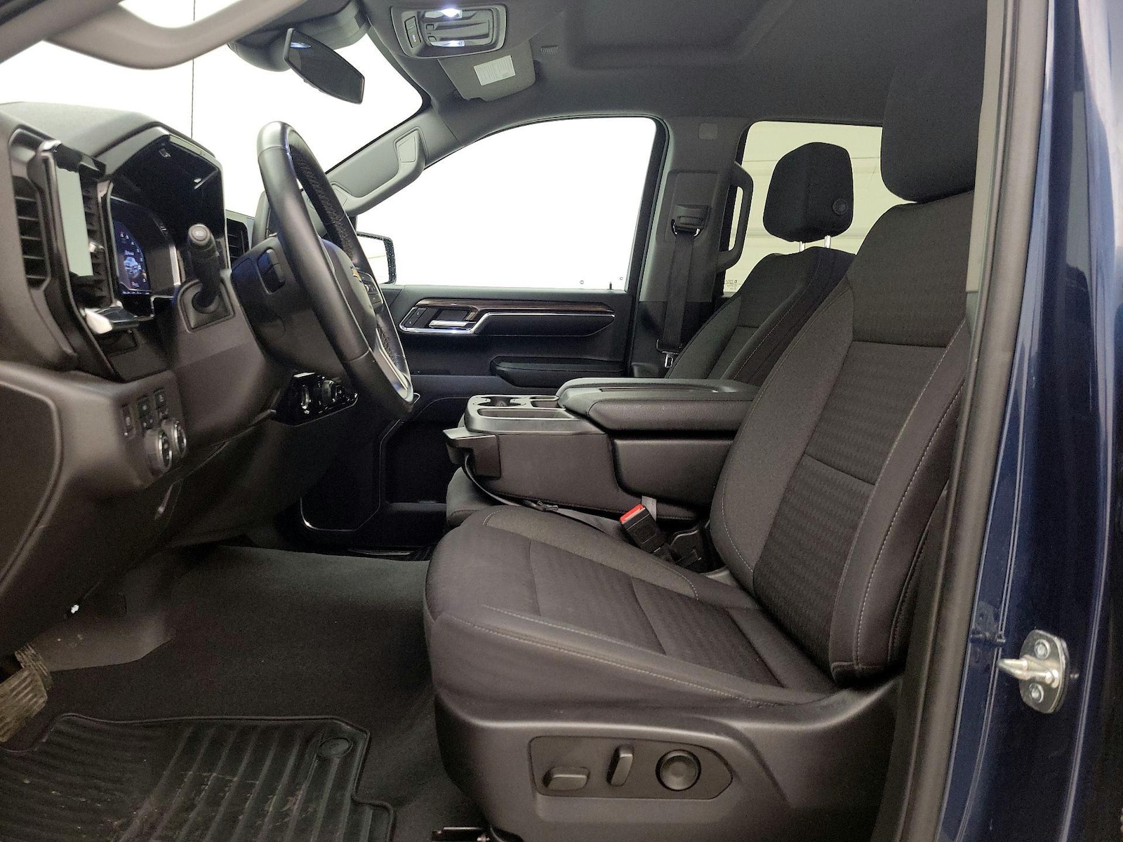 2023 Chevrolet Silverado 1500 LT - Photo 12