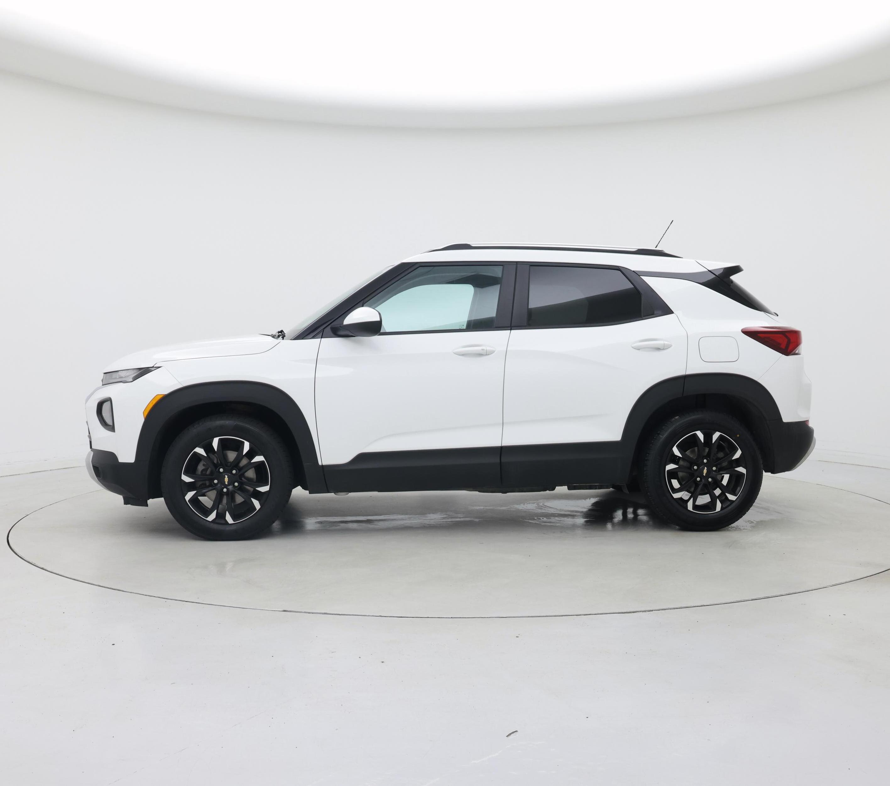 Thumbnail: 2023 Chevrolet TrailBlazer - 3