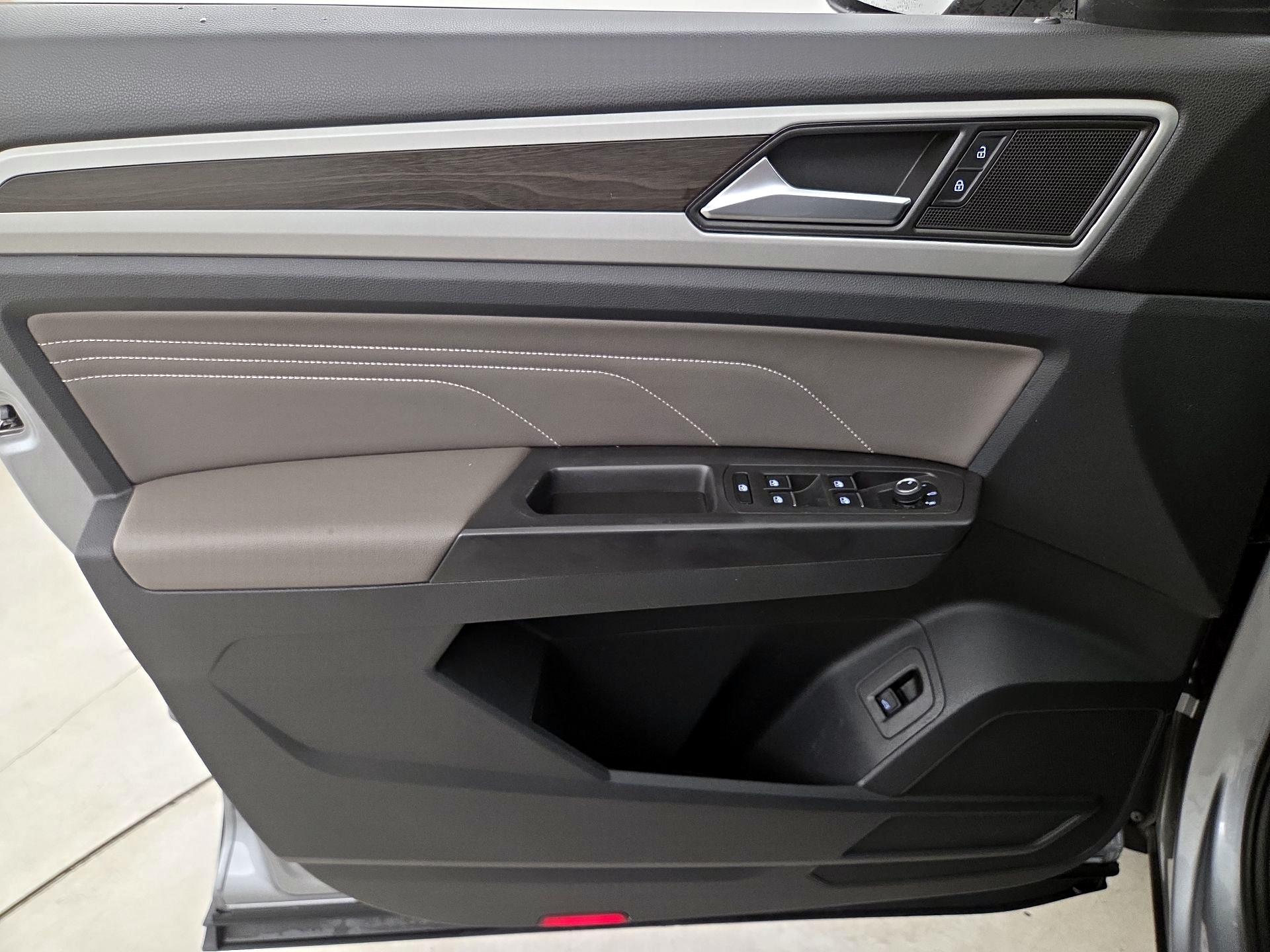Thumbnail: 2023 Volkswagen Atlas - 12