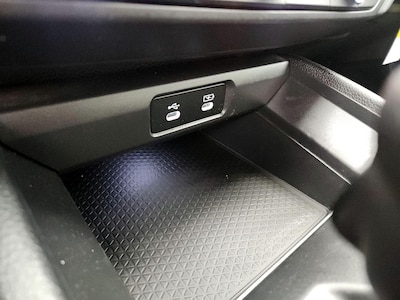 USB/AUX Ports