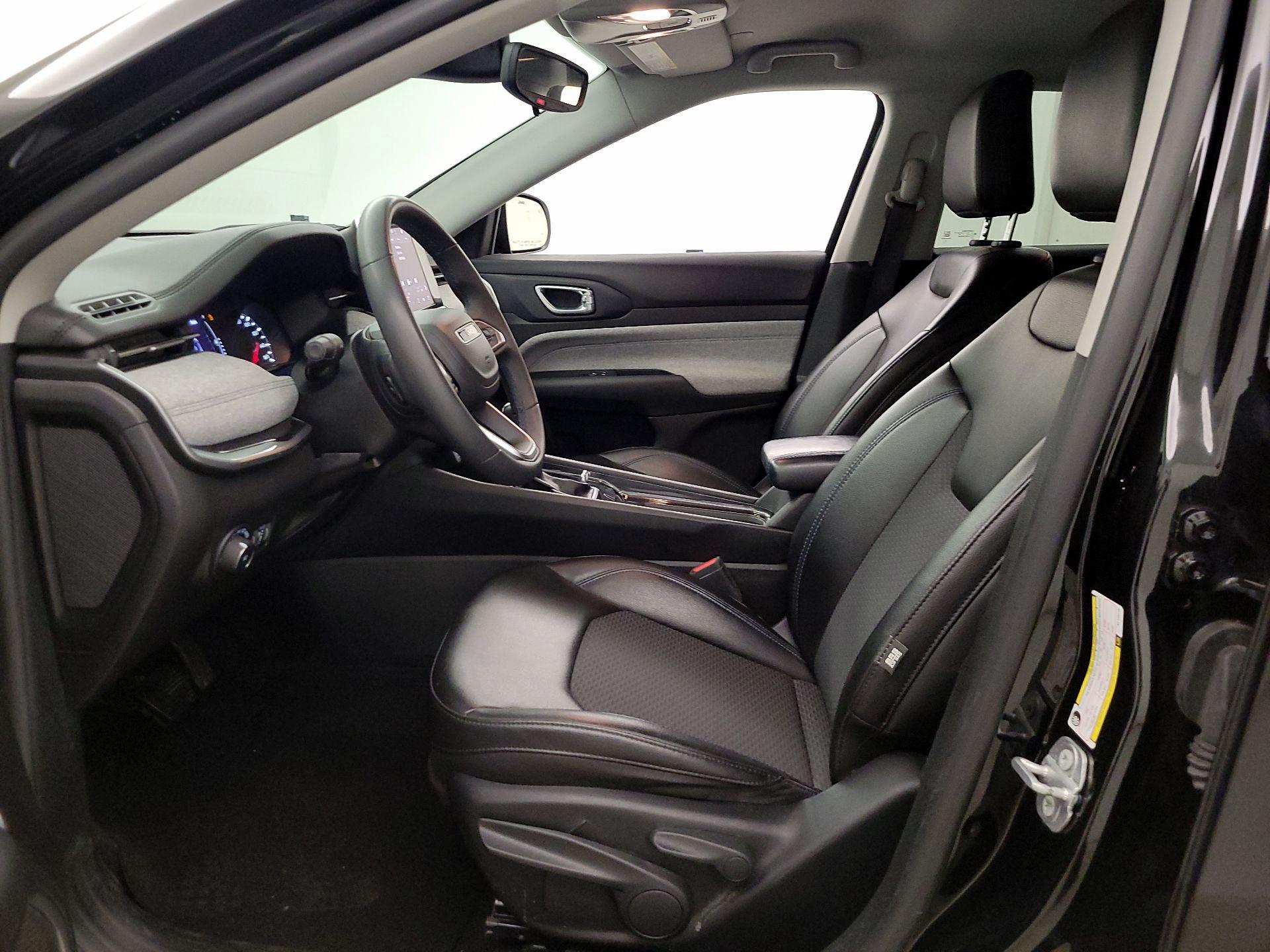 Thumbnail: 2022 Jeep Compass - 11
