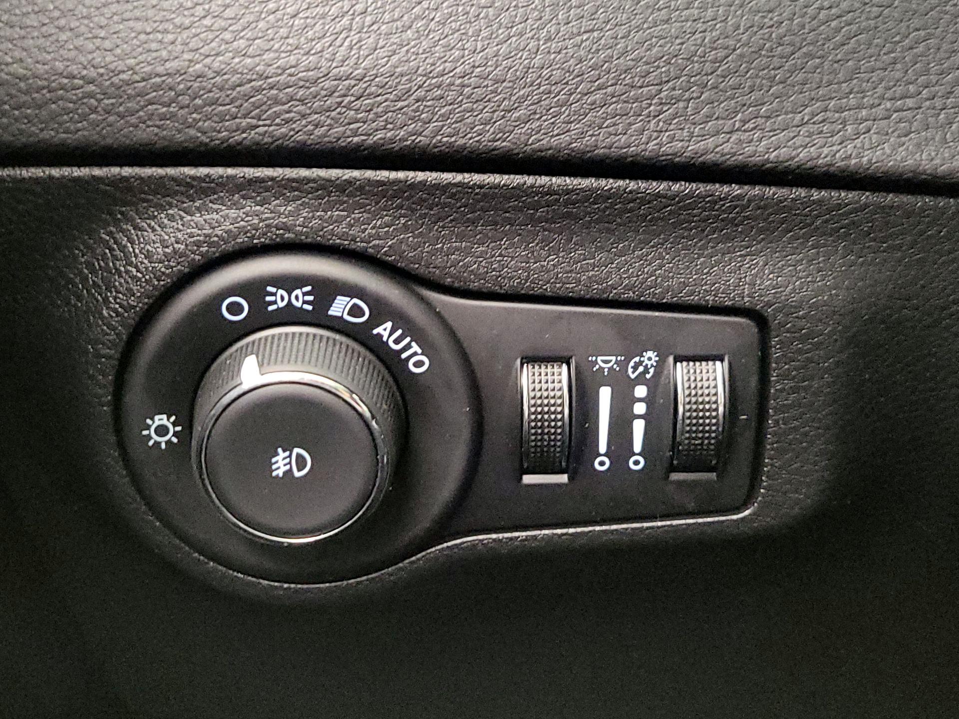 Thumbnail: 2021 Jeep Compass - 13