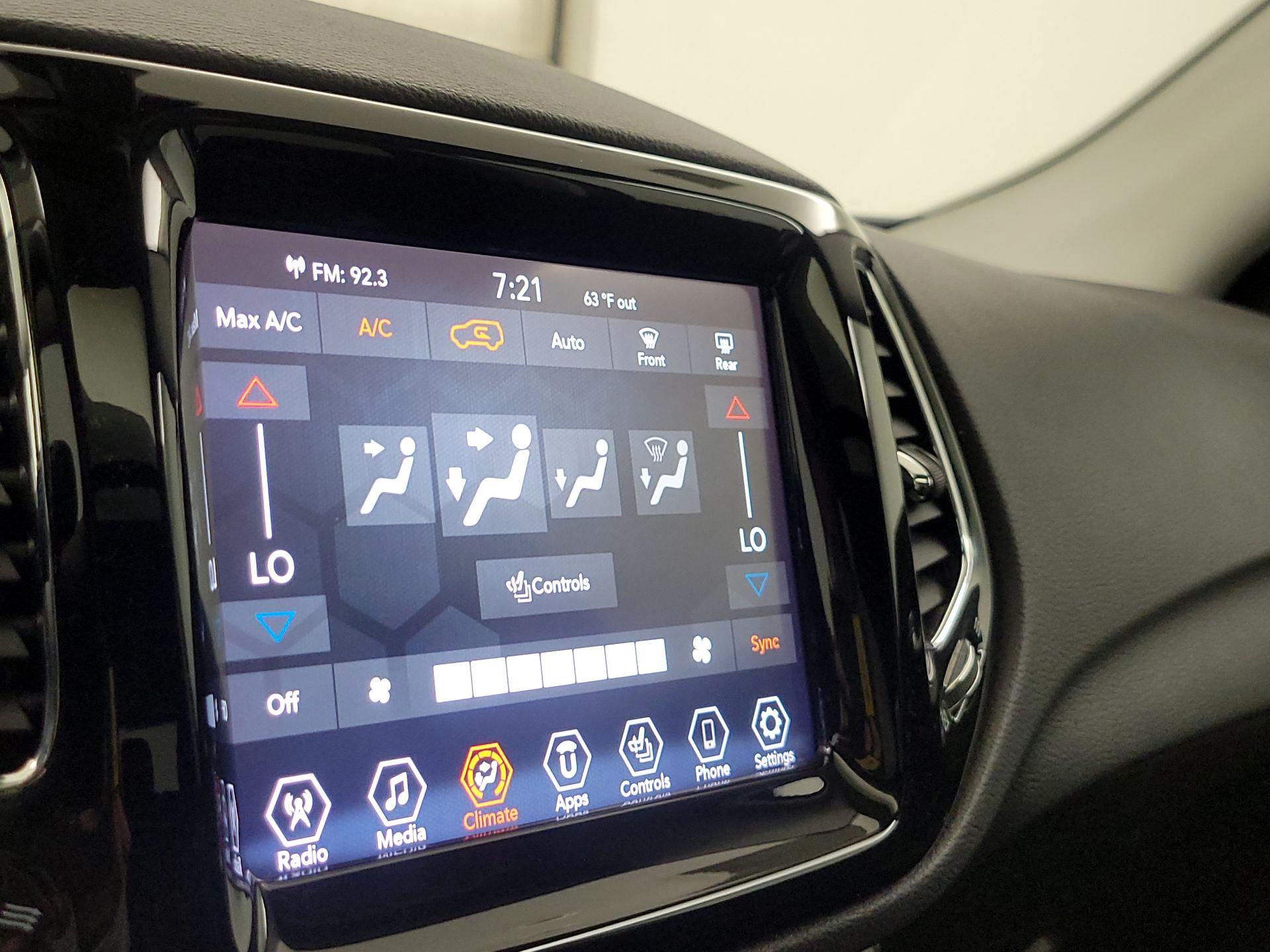 Thumbnail: 2021 Jeep Compass - 16