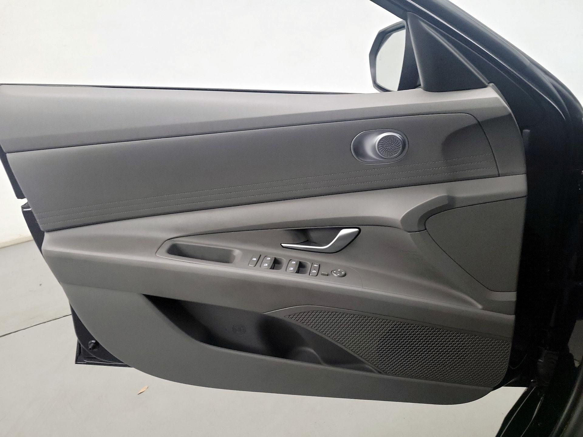 Thumbnail: 2023 Hyundai Elantra - 12