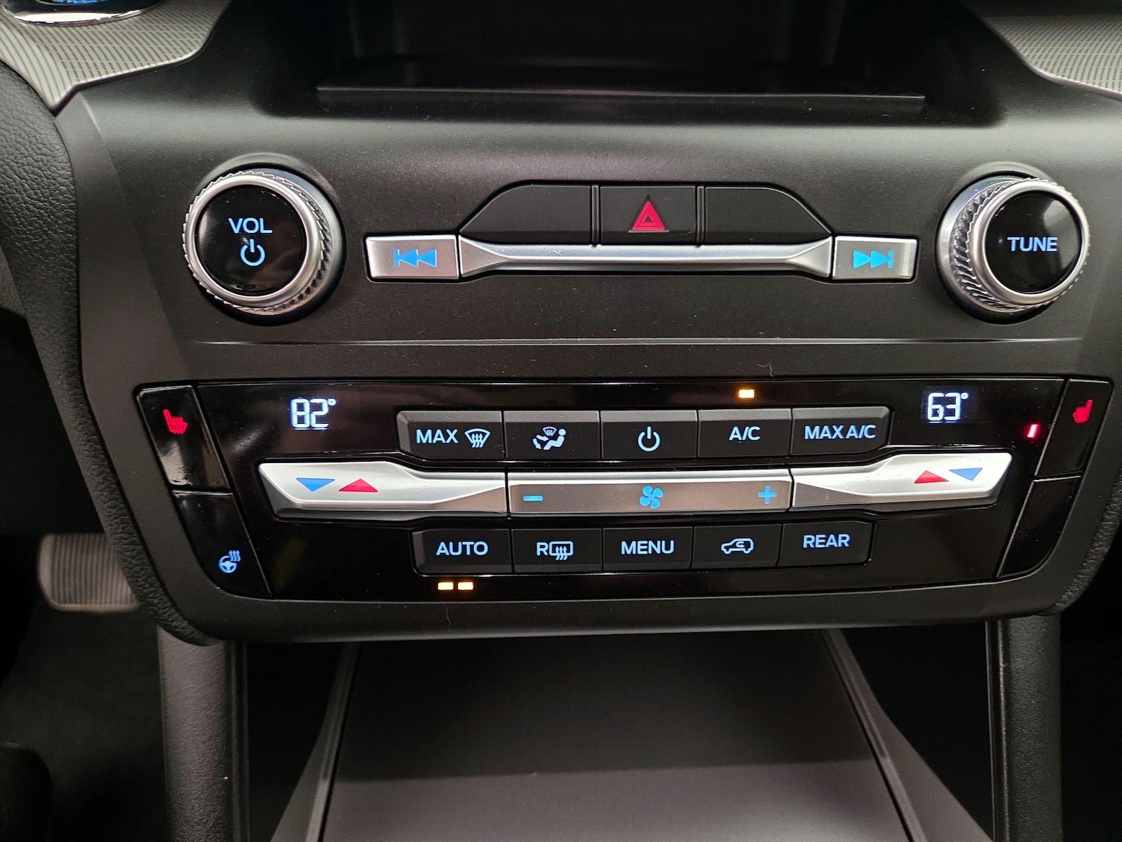 2020 Ford Explorer XLT - Photo 16