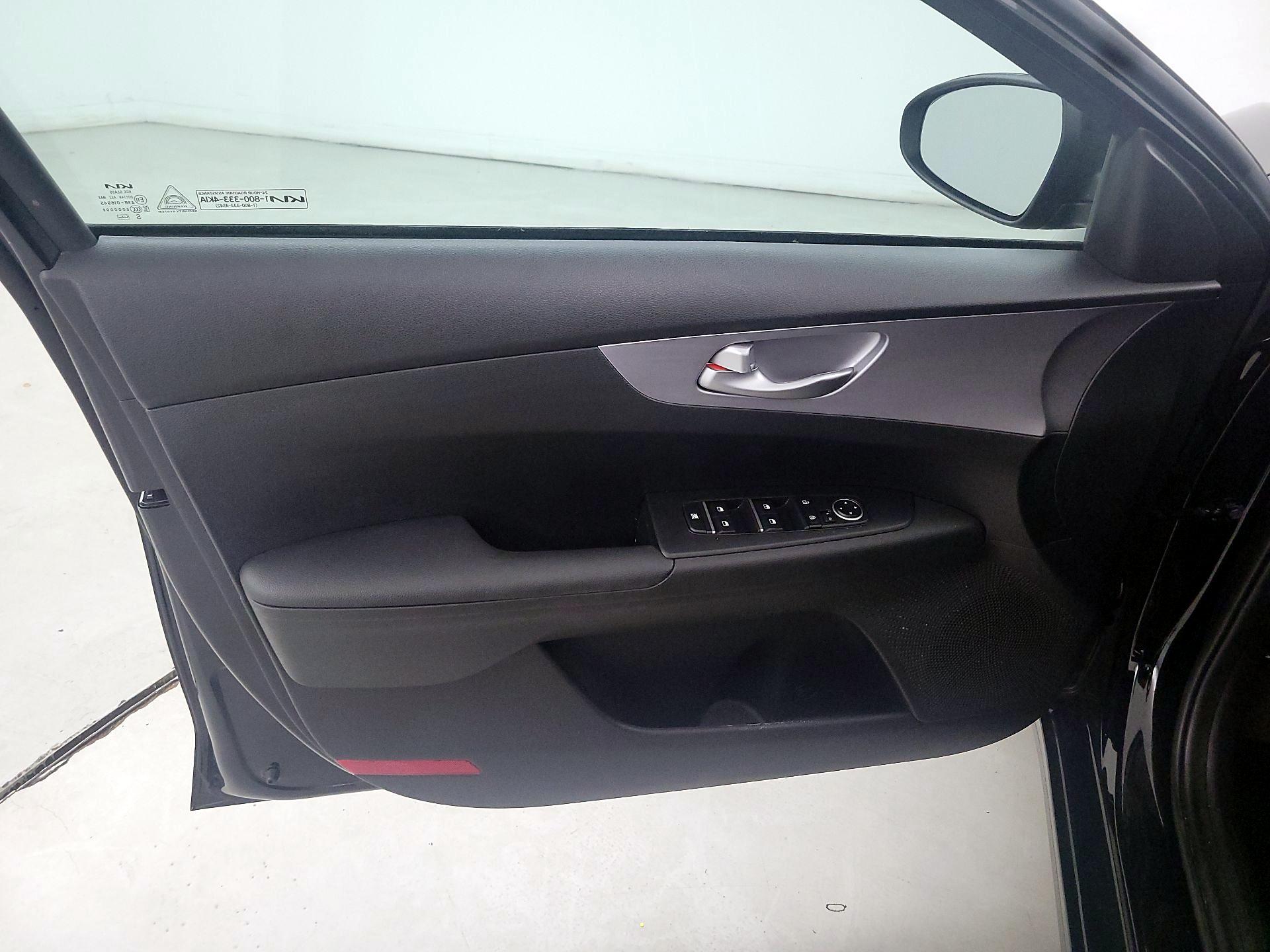 Thumbnail: 2023 Kia Forte - 12
