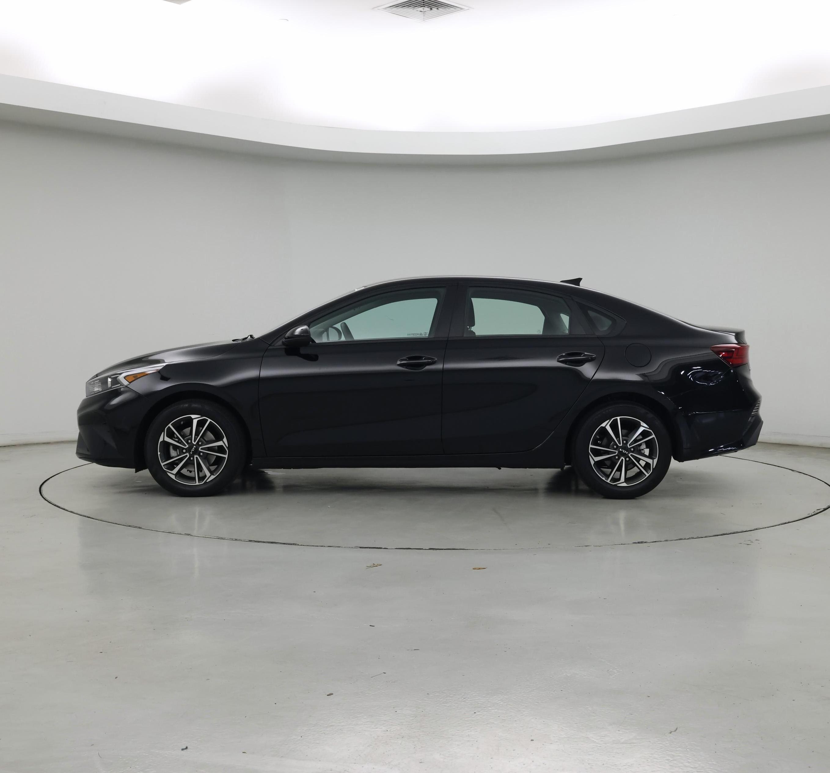 Thumbnail: 2023 Kia Forte - 3