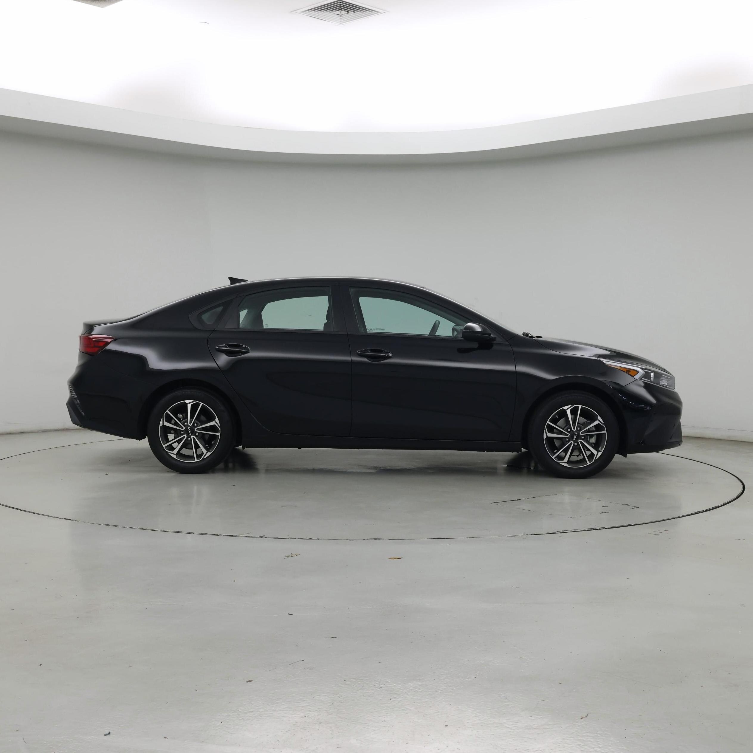 Thumbnail: 2023 Kia Forte - 7