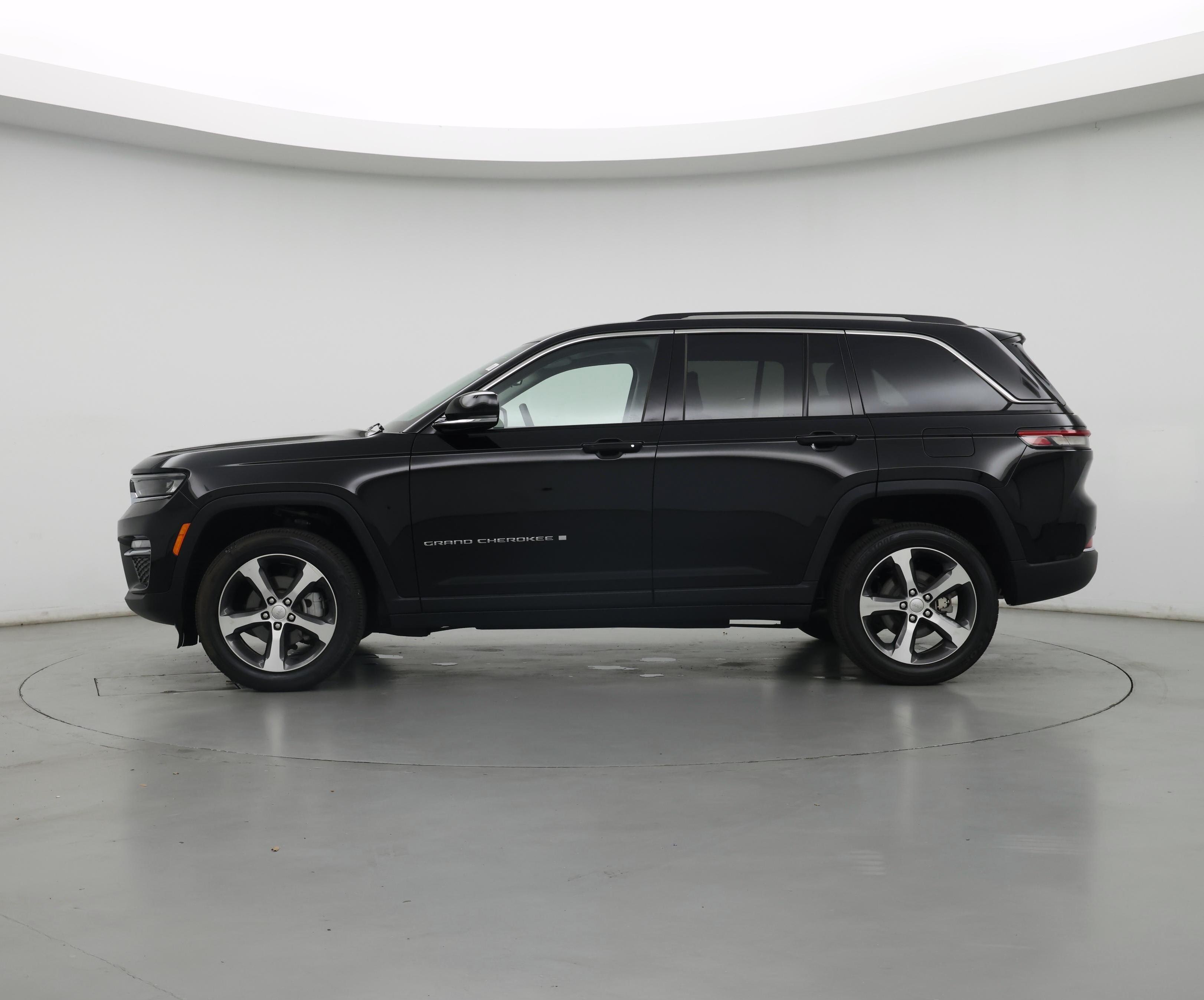 Thumbnail: 2023 Jeep Grand Cherokee - 3