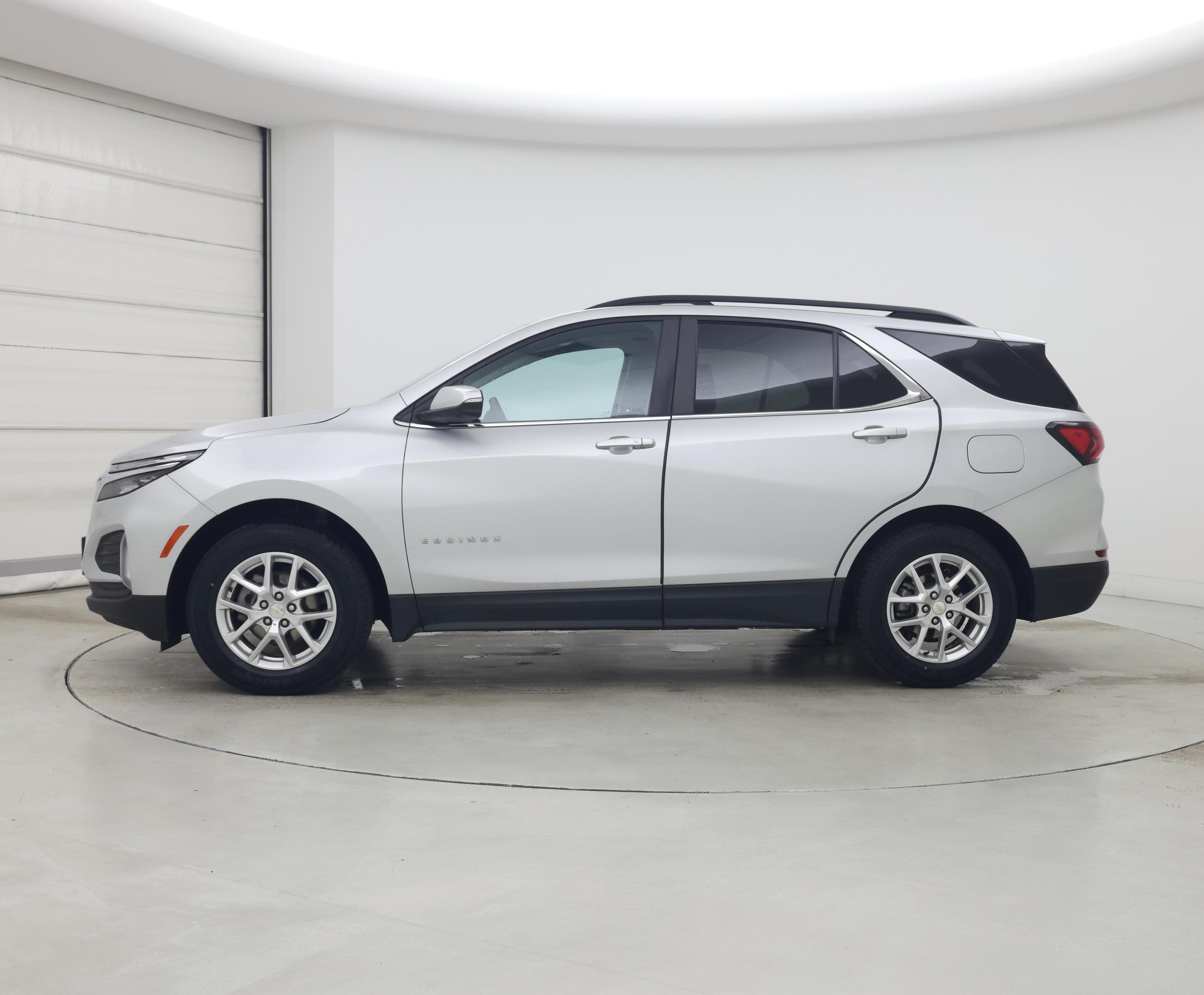 Thumbnail: 2022 Chevrolet Equinox - 3