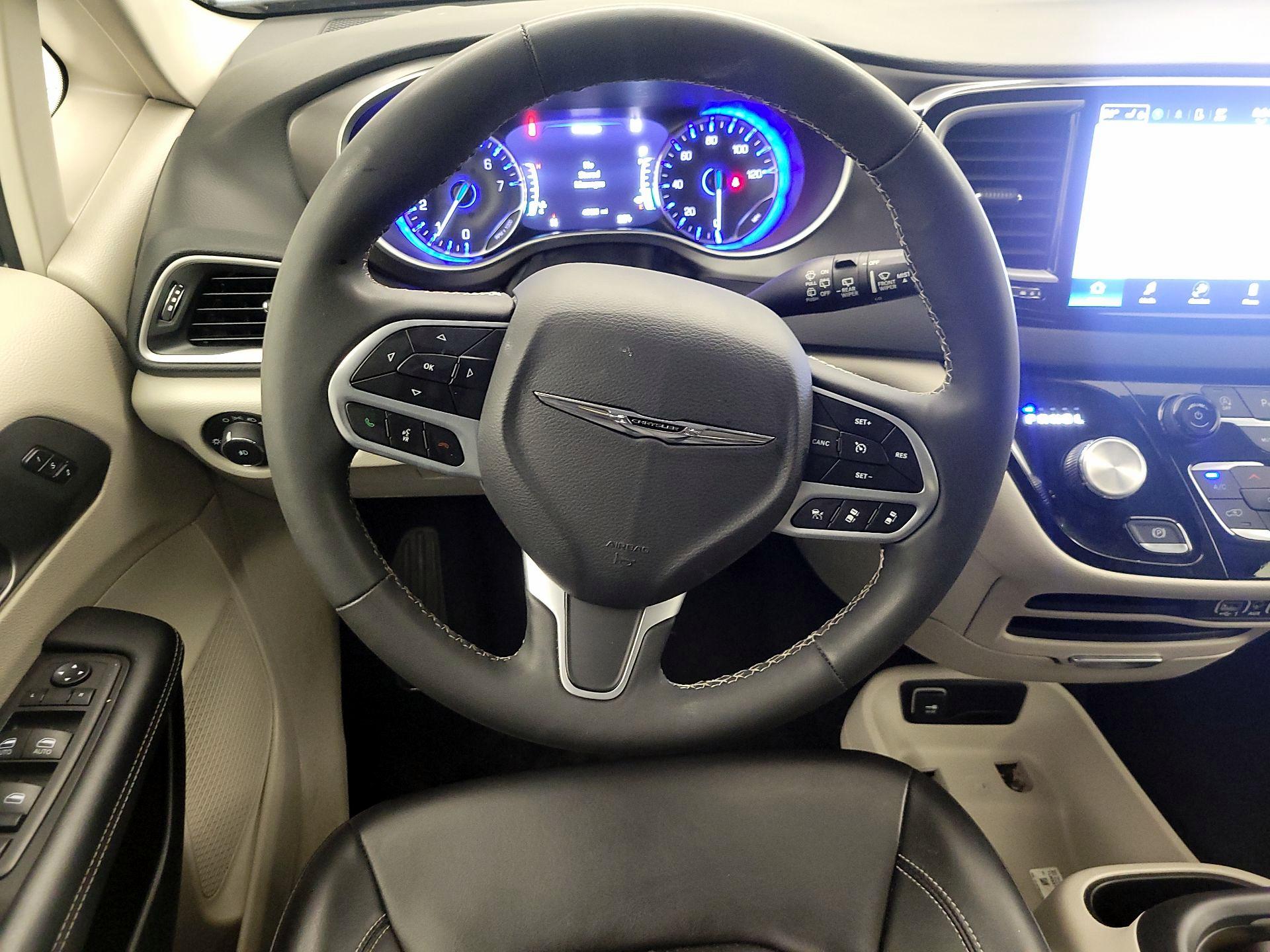 Thumbnail: 2023 Chrysler Pacifica - 10