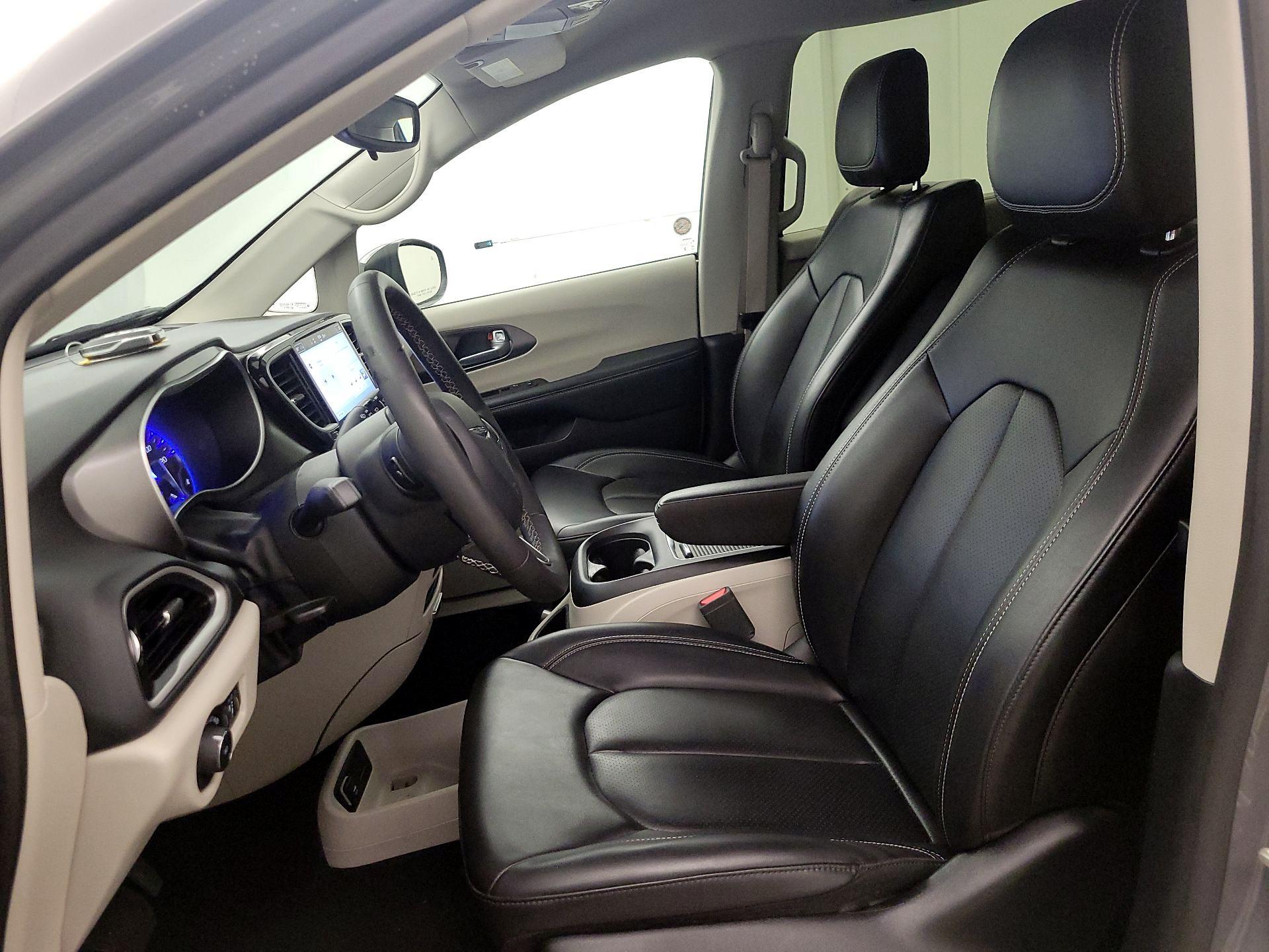 Thumbnail: 2023 Chrysler Pacifica - 11