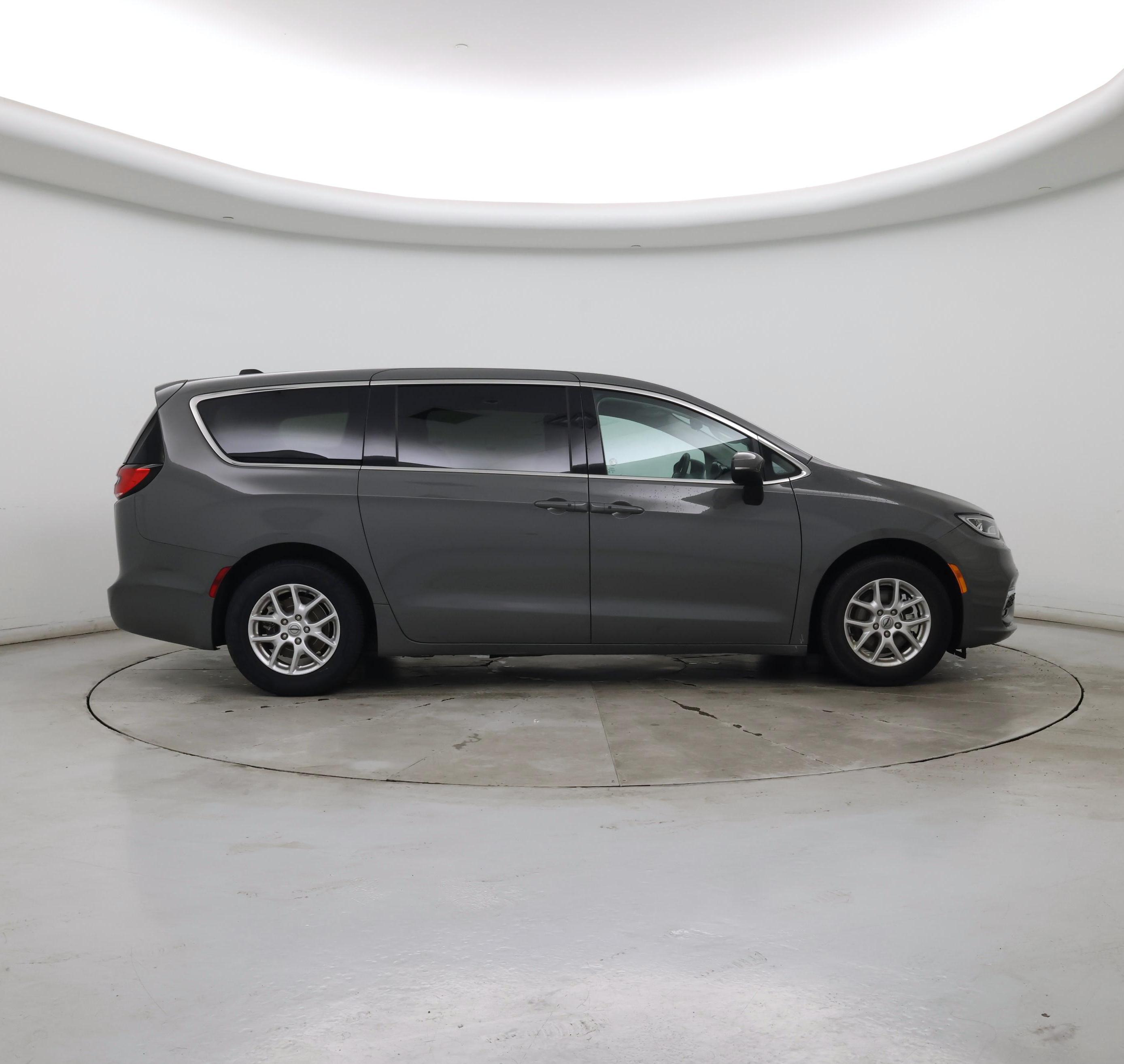 Thumbnail: 2023 Chrysler Pacifica - 7