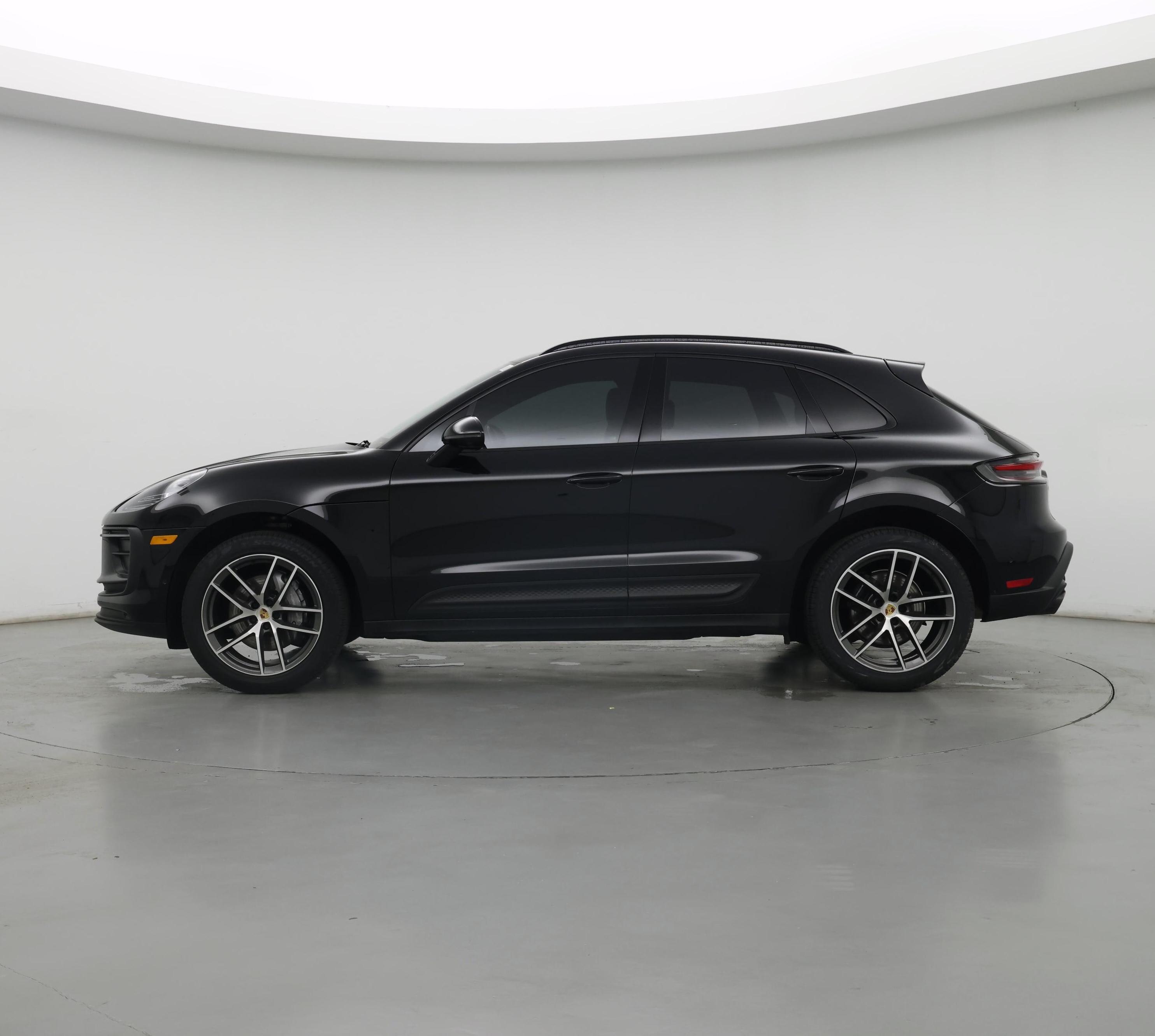 Thumbnail: 2022 Porsche Macan - 3