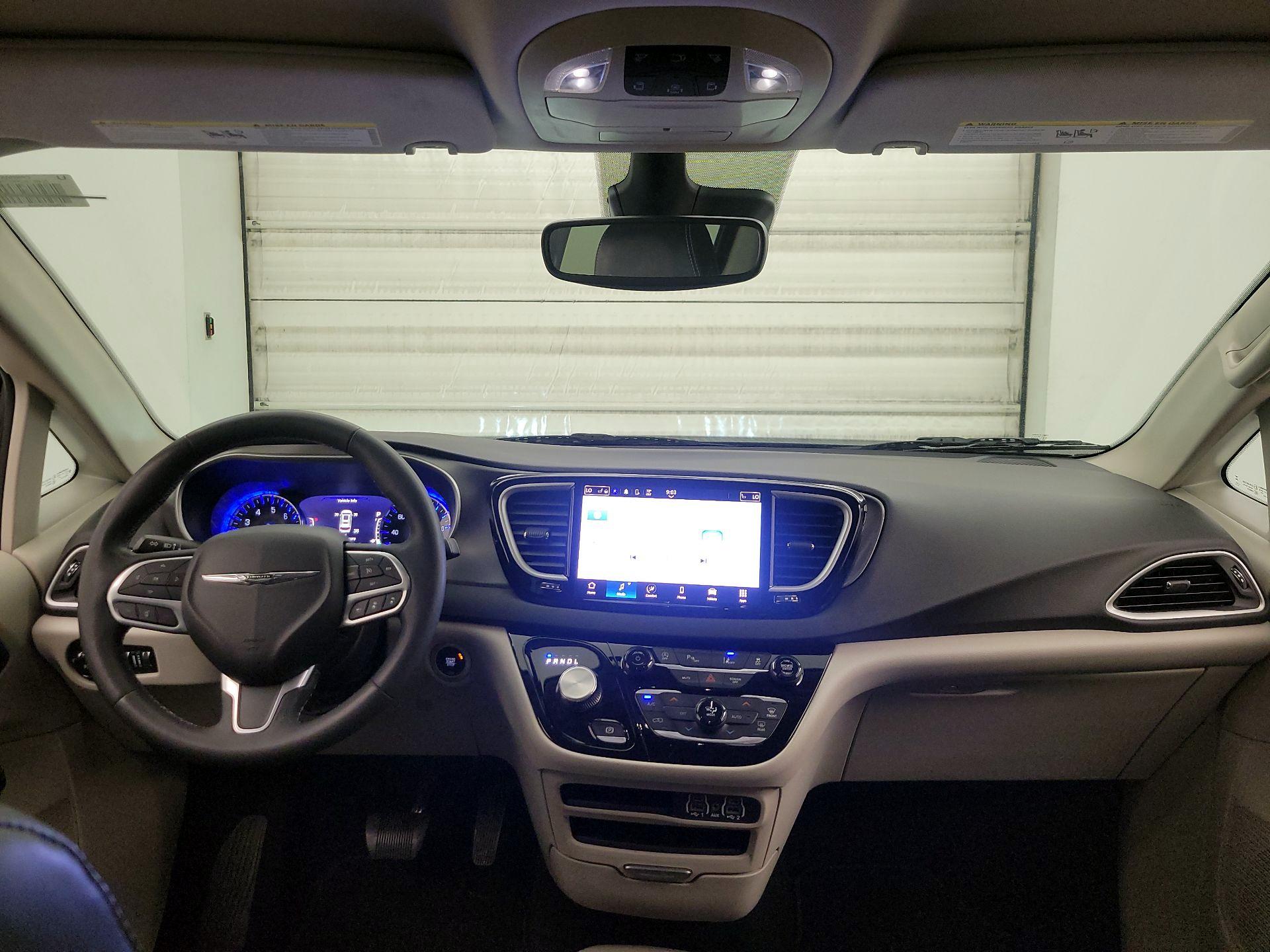 Thumbnail: 2023 Chrysler Pacifica - 9