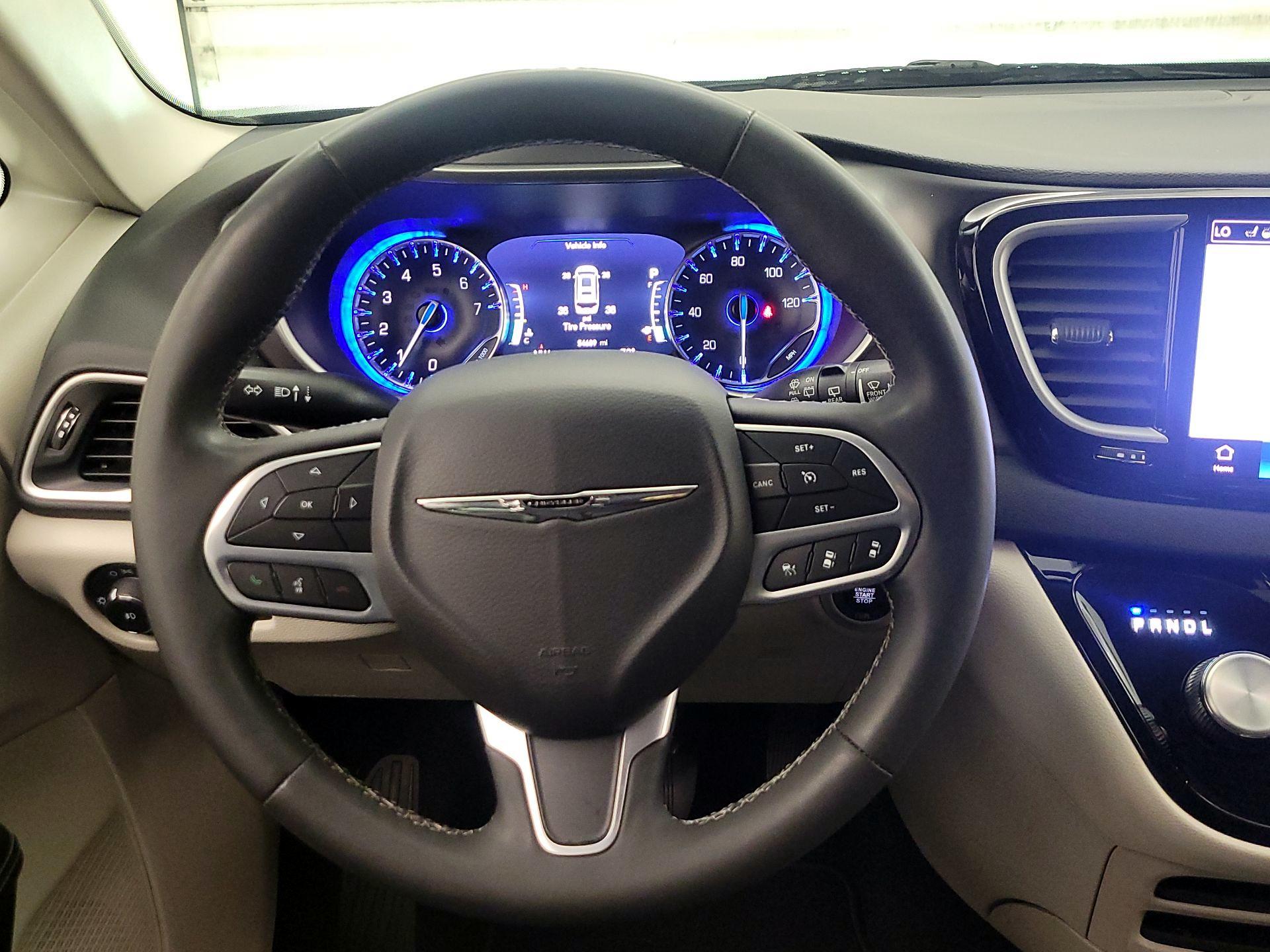 Thumbnail: 2023 Chrysler Pacifica - 10