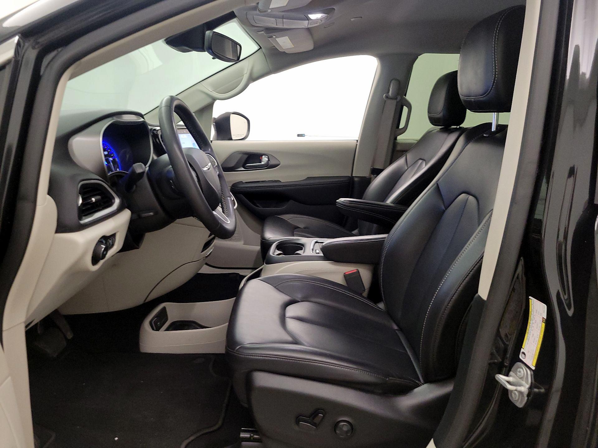 Thumbnail: 2023 Chrysler Pacifica - 11
