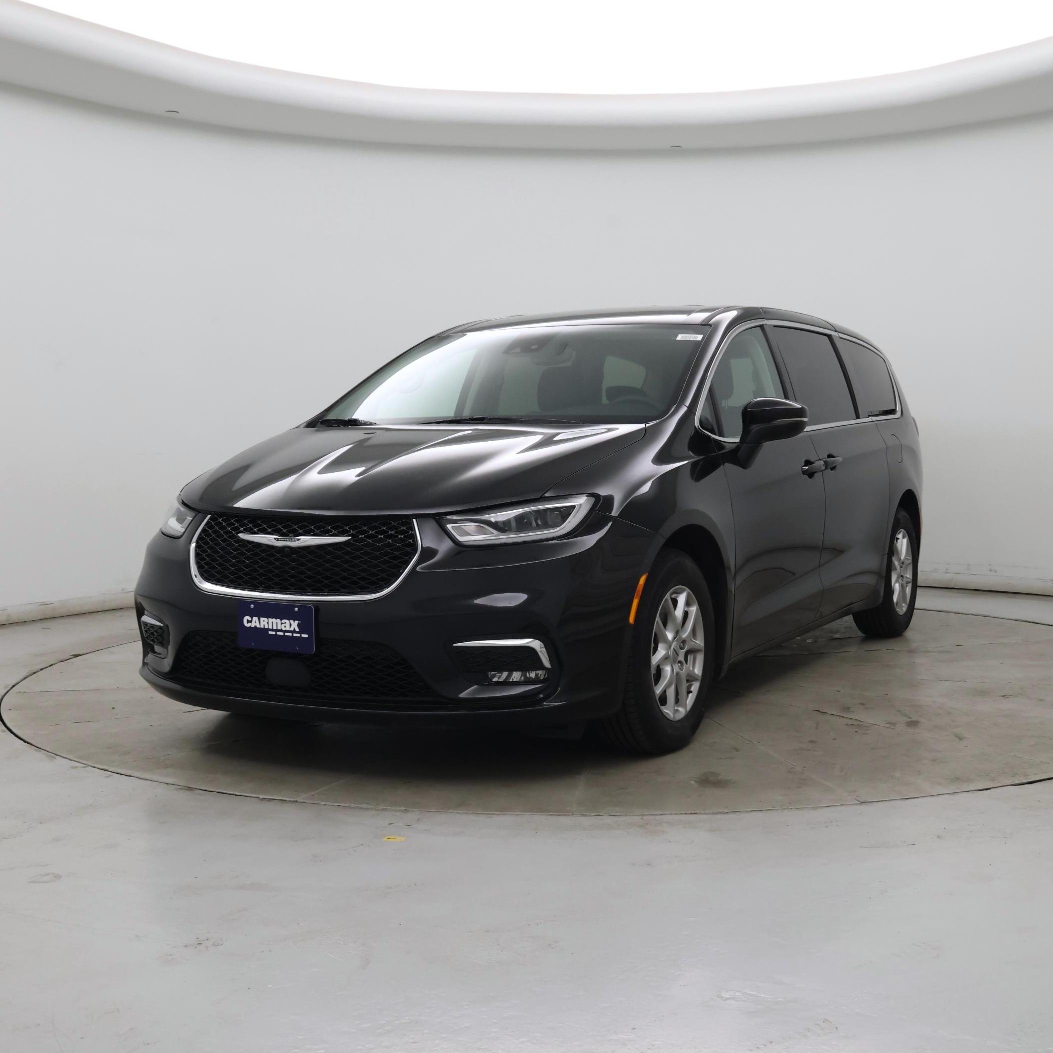 Thumbnail: 2023 Chrysler Pacifica - 4