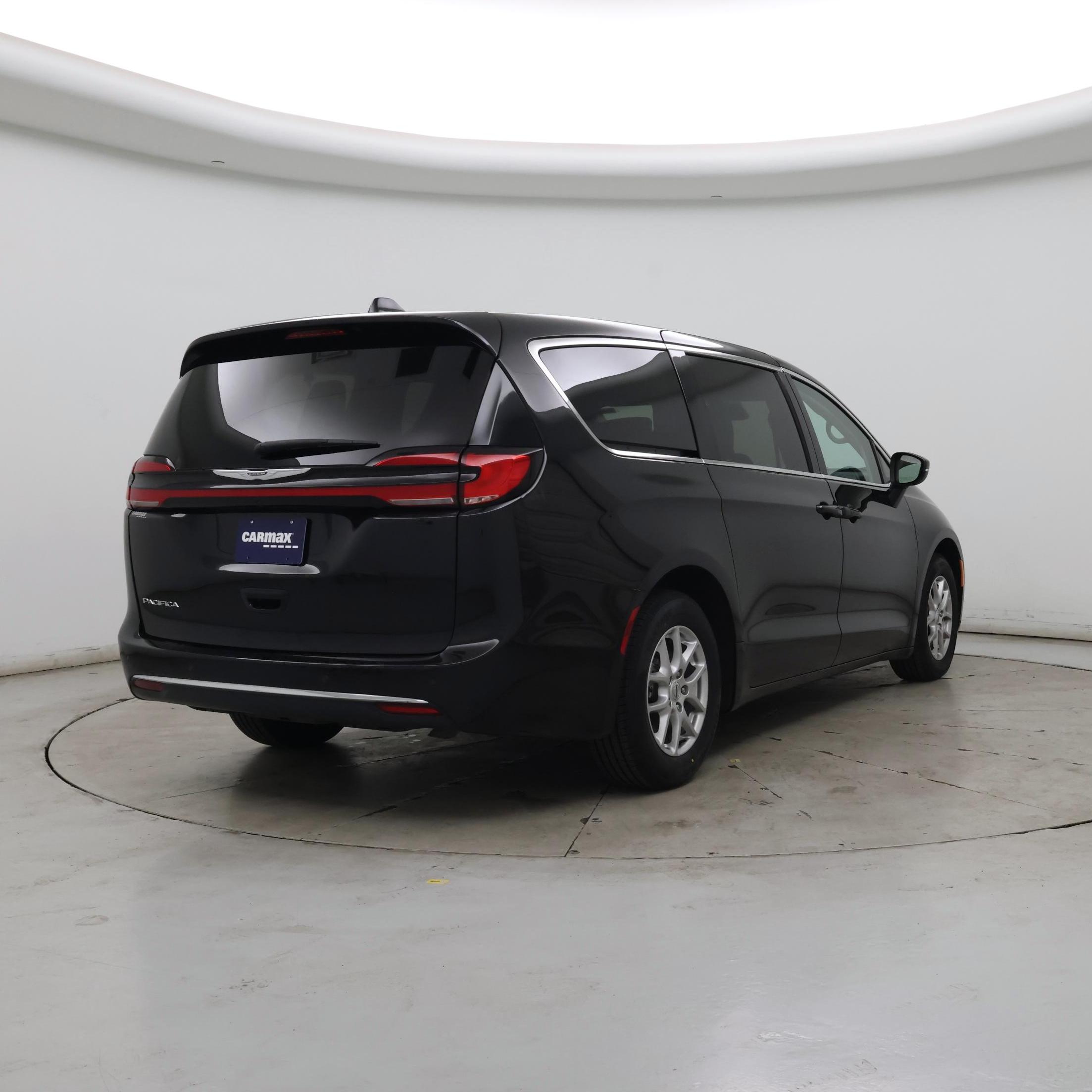 Thumbnail: 2023 Chrysler Pacifica - 8