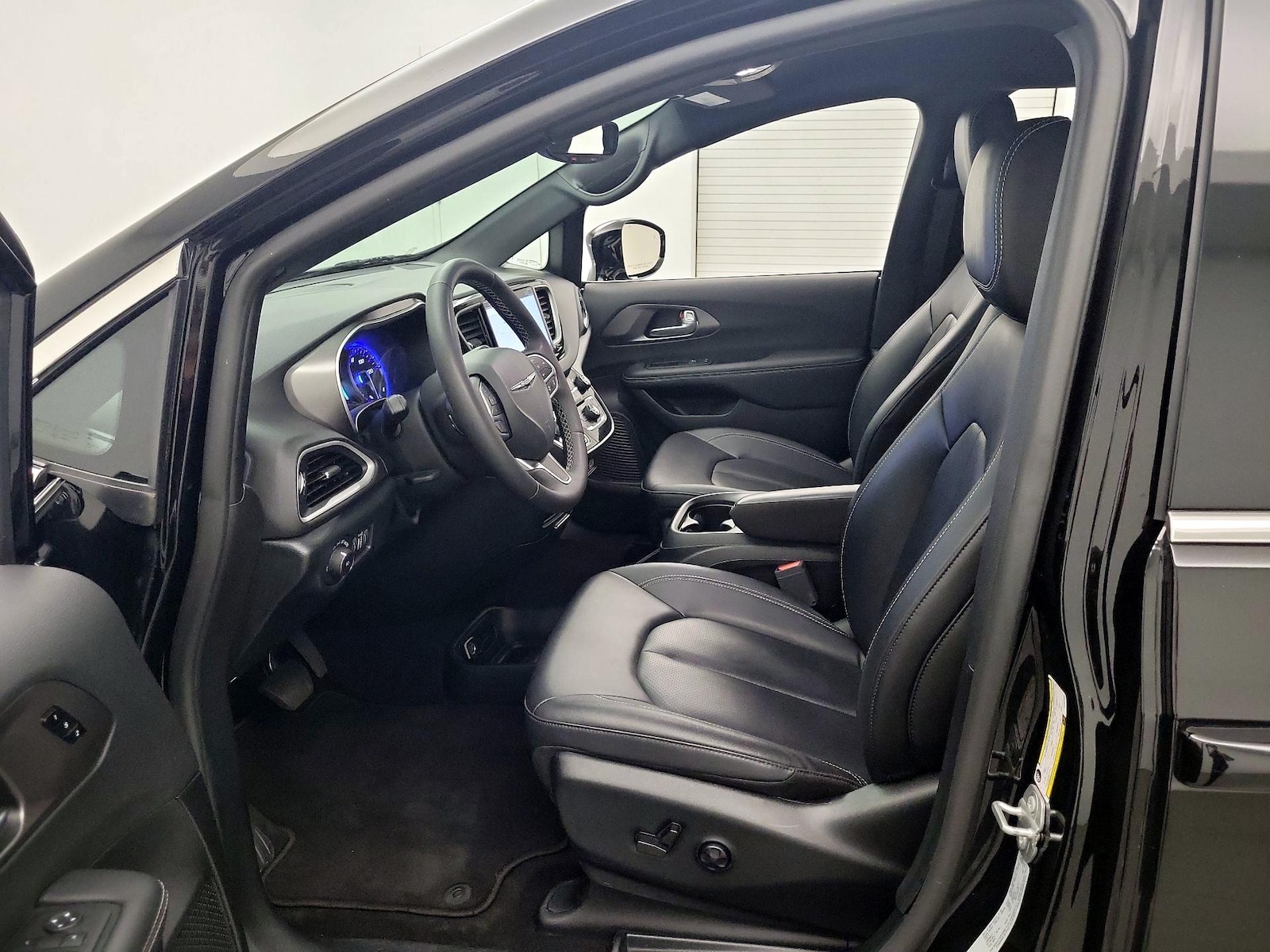 2025 Chrysler Pacifica Select - Photo 12