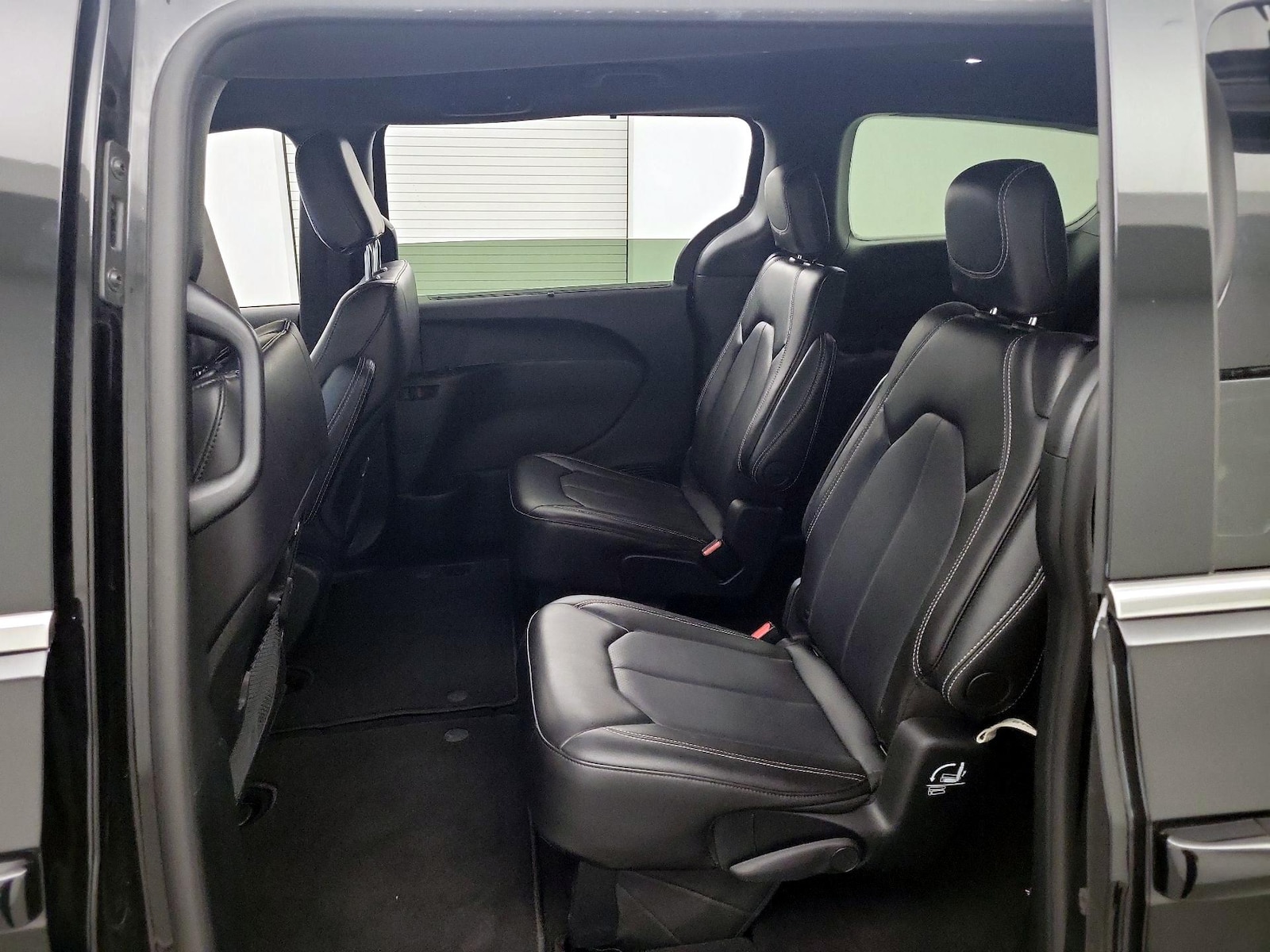 2025 Chrysler Pacifica Select - Photo 20