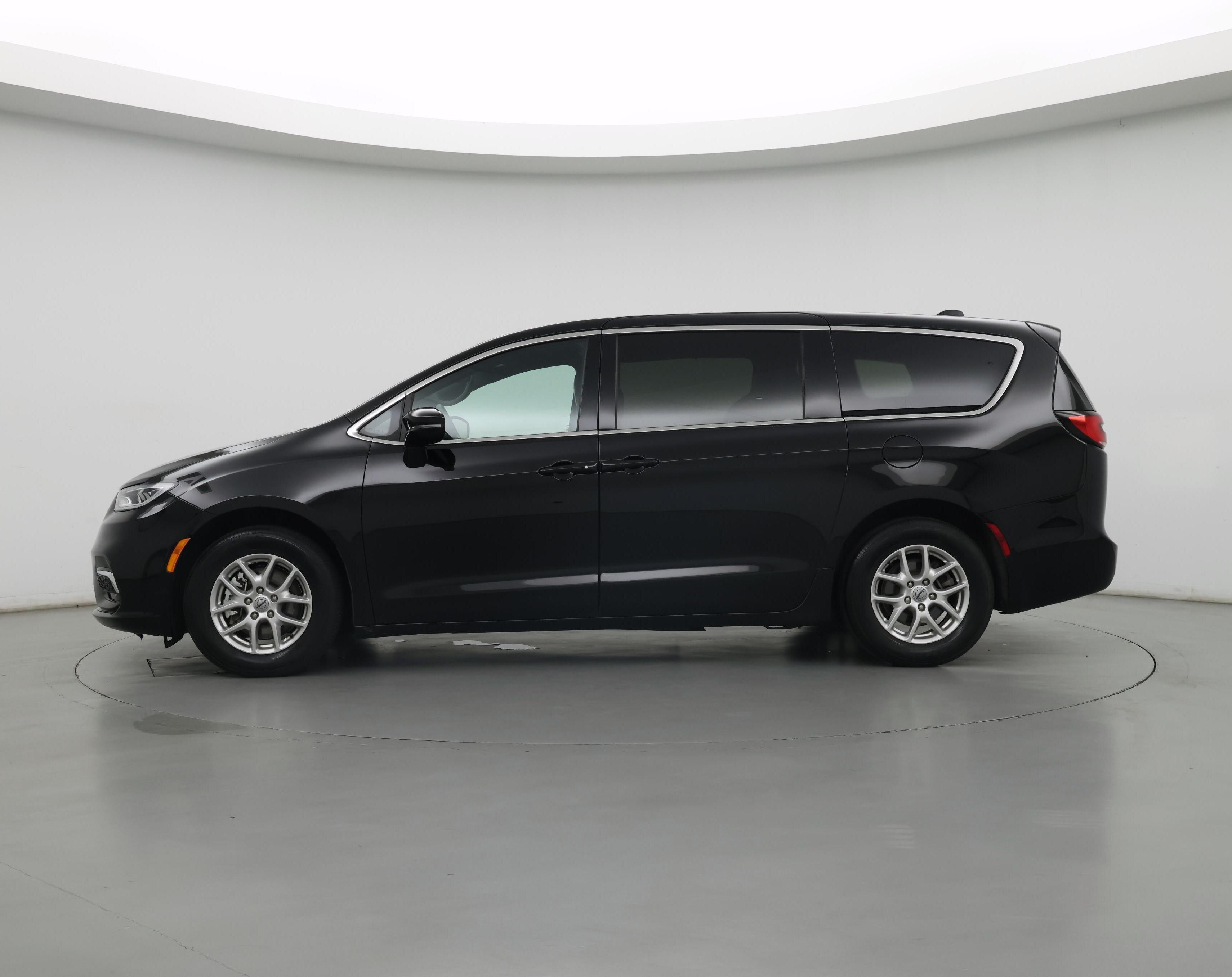 Thumbnail: 2025 Chrysler Pacifica - 3
