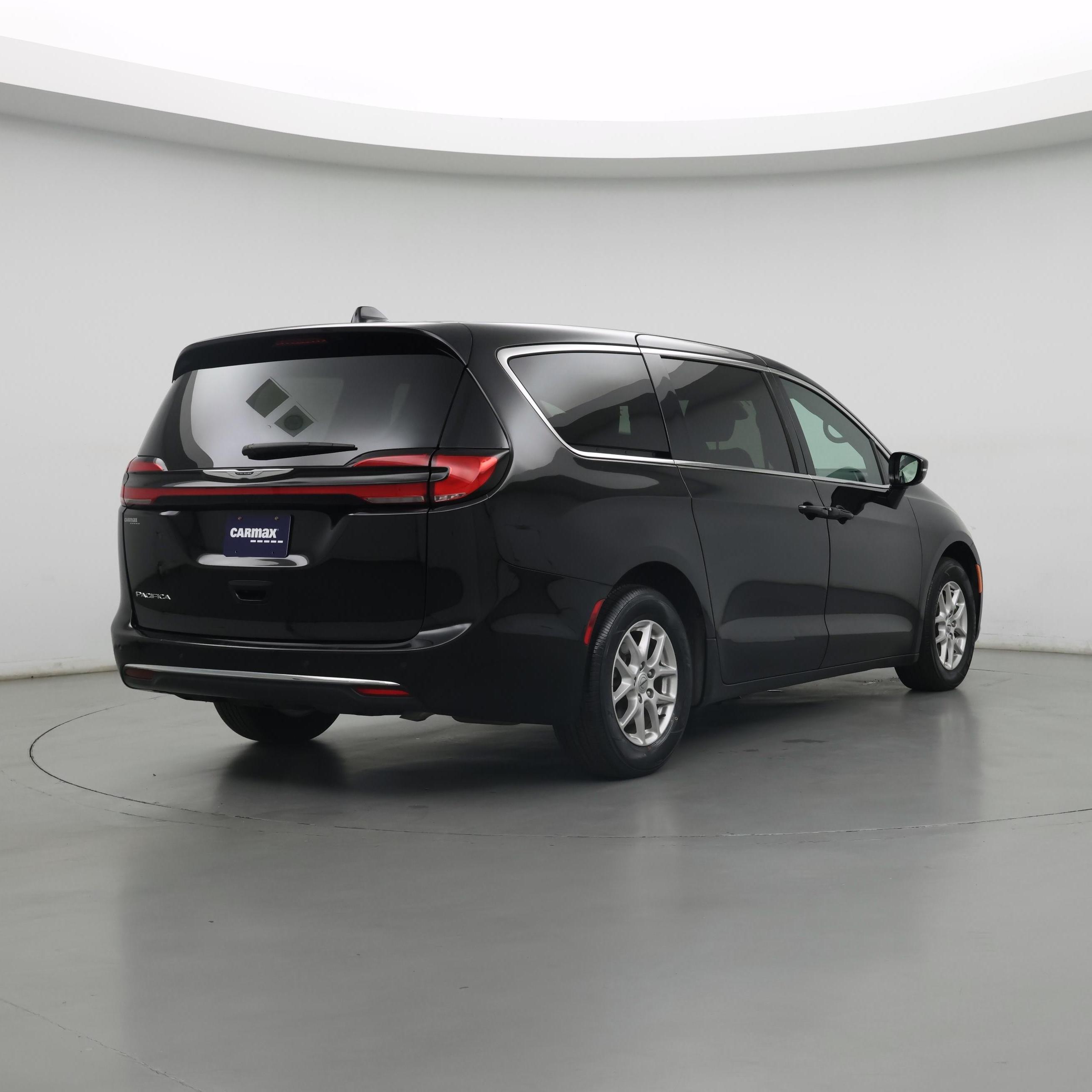 Thumbnail: 2025 Chrysler Pacifica - 8
